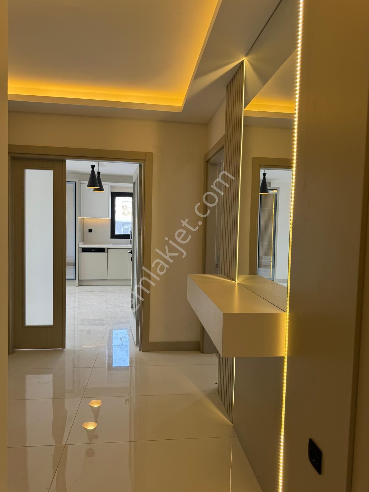 Kuşadasında 3+1 Geniş Kullanımlı Havuzlu Sitede Lüks Daire - Görsel 20