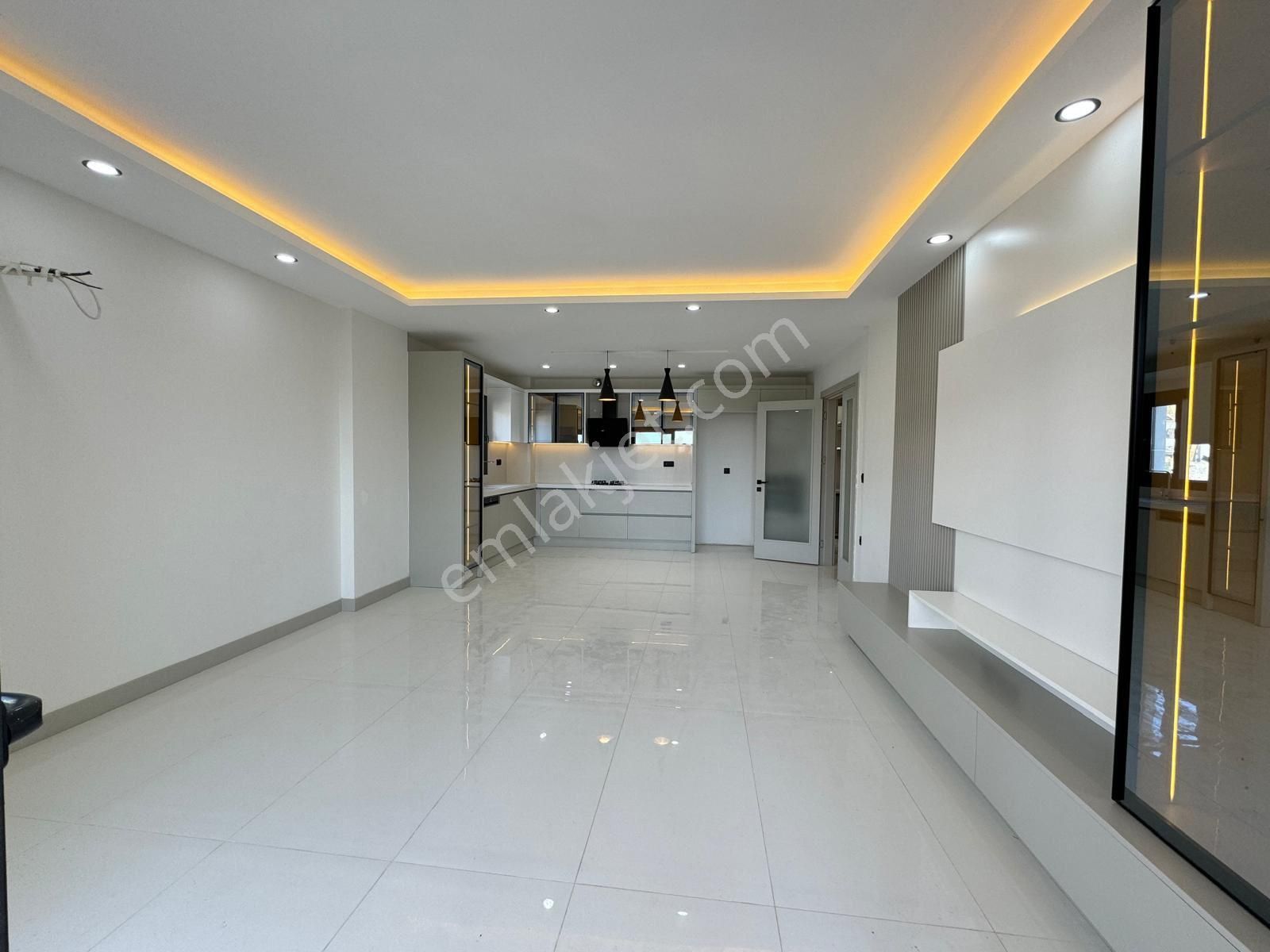 Kuşadasında 3+1 Geniş Kullanımlı Havuzlu Sitede Lüks Daire - Görsel 35