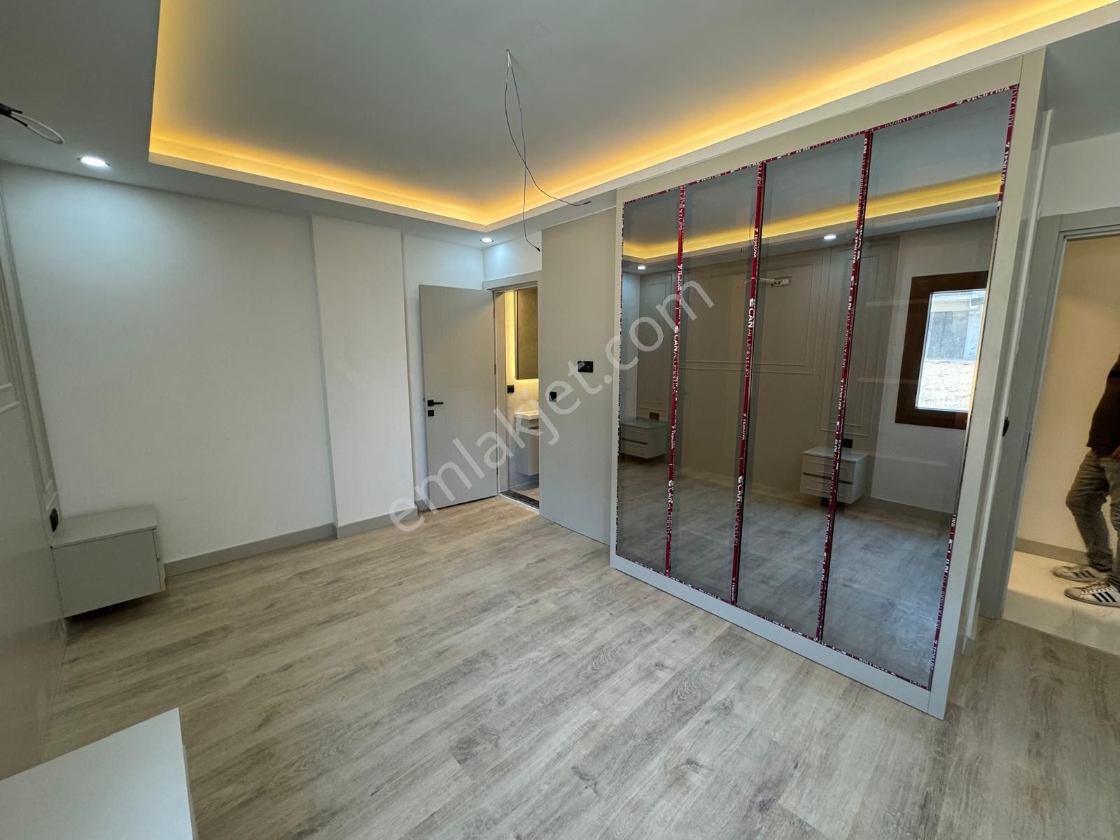 Kuşadasında 3+1 Geniş Kullanımlı Havuzlu Sitede Lüks Daire - Görsel 17