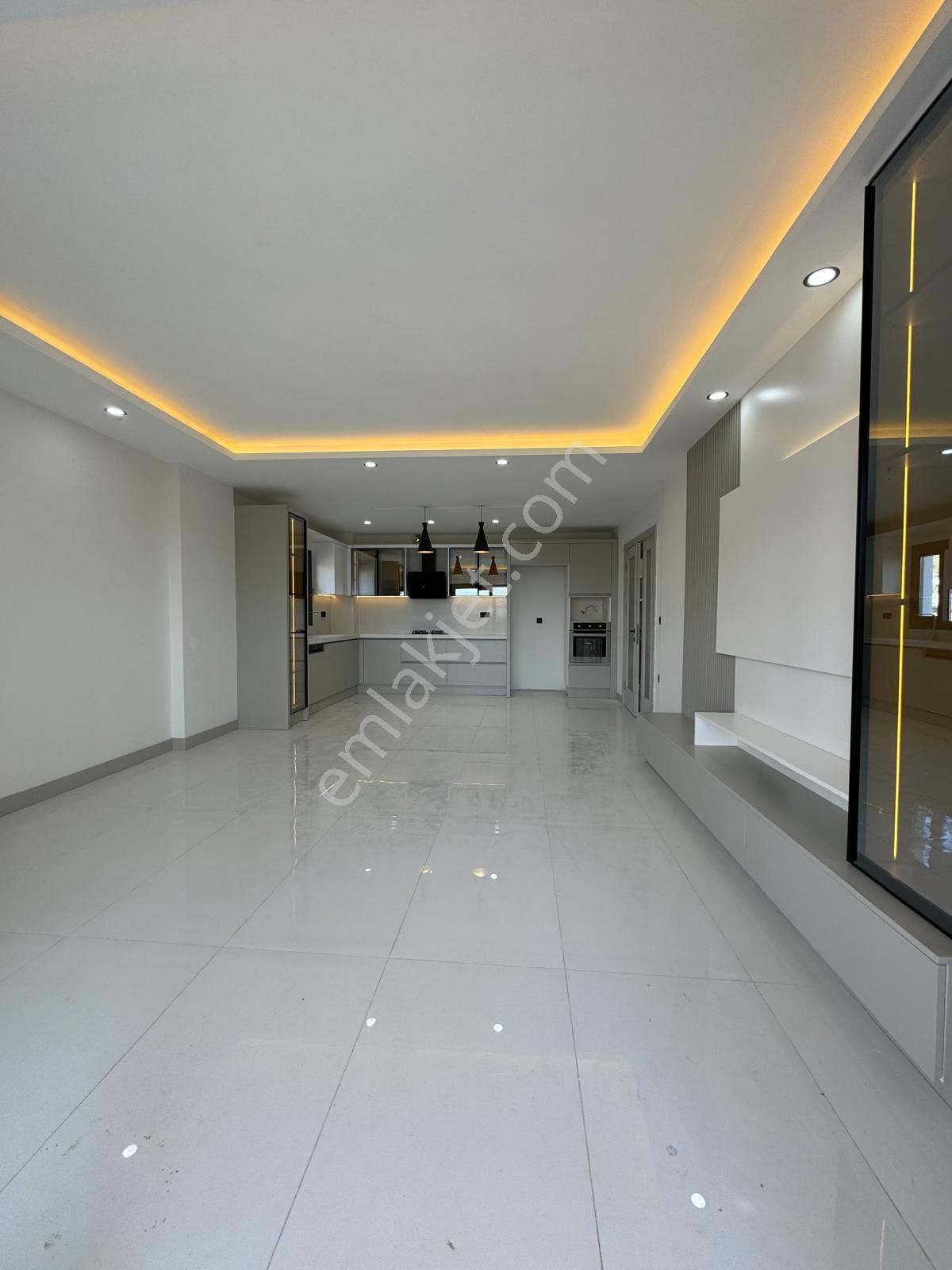 Kuşadasında 3+1 Geniş Kullanımlı Havuzlu Sitede Lüks Daire - Görsel 4