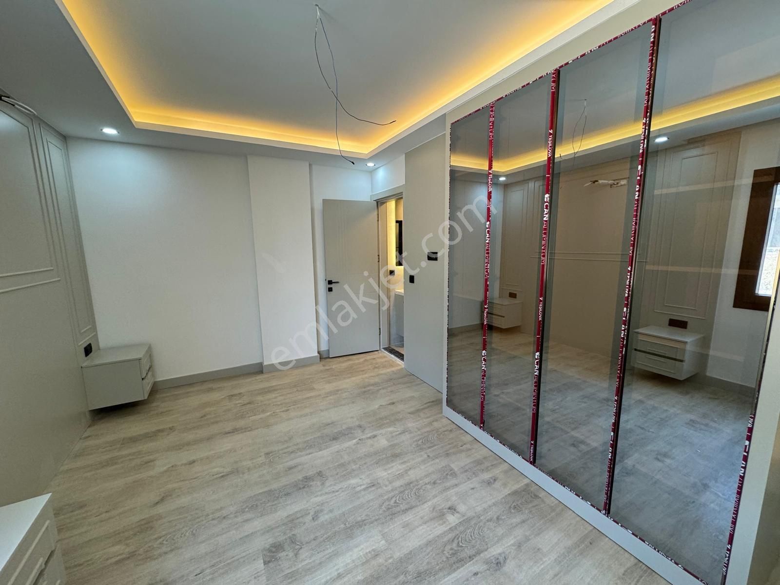 Kuşadasında 3+1 Geniş Kullanımlı Havuzlu Sitede Lüks Daire - Görsel 25