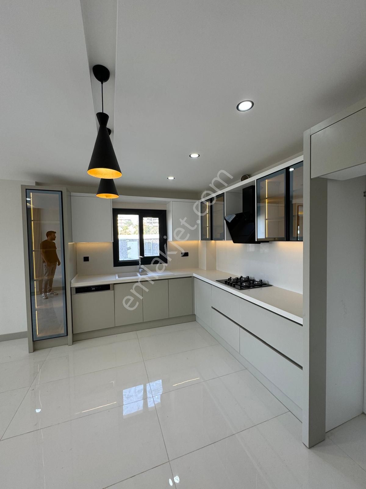 Kuşadasında 3+1 Geniş Kullanımlı Havuzlu Sitede Lüks Daire - Görsel 28