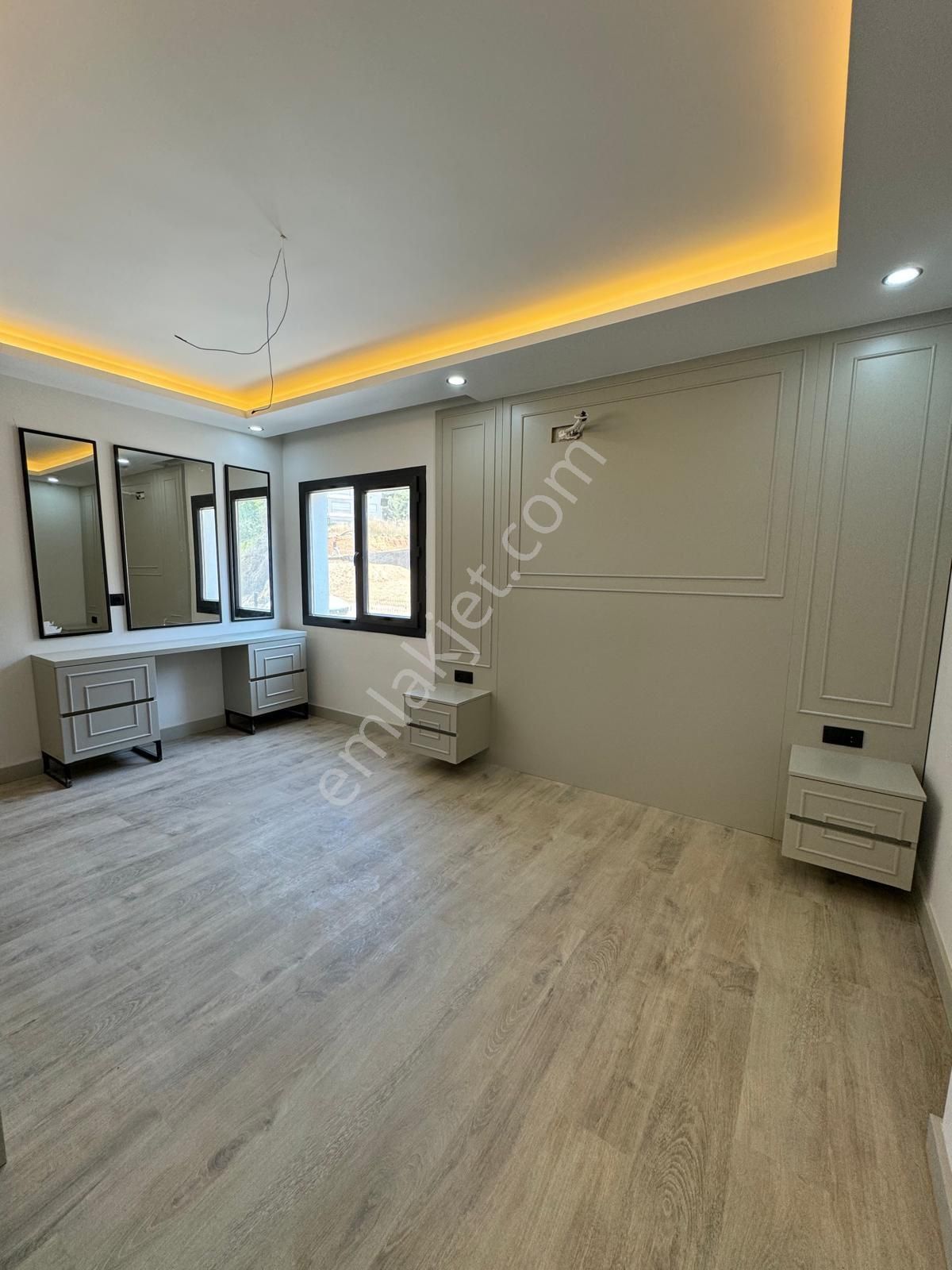 Kuşadasında 3+1 Geniş Kullanımlı Havuzlu Sitede Lüks Daire - Görsel 22