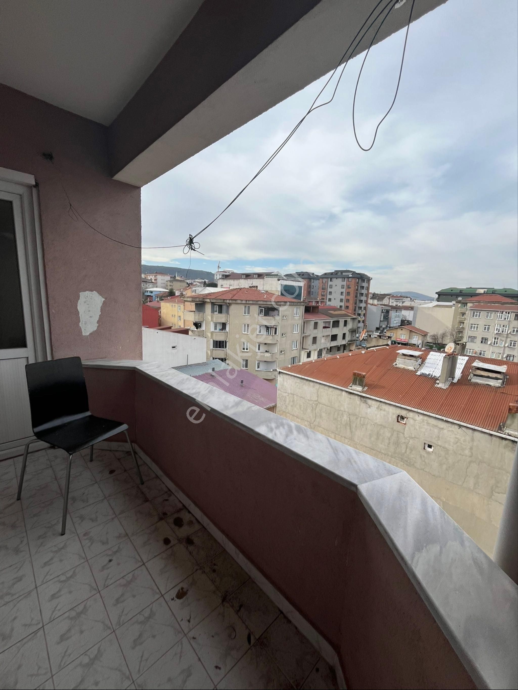 Sultanbeyli Merkezde Bekar Veya Aileye Uygun Güzel Konumda 3+1 Daire - Görsel 4