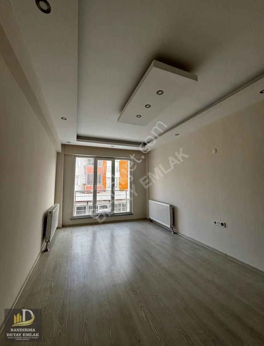 Detay Emlak'tan Site İçerisinde Cadde Üzeri 3+1 Satlık Daire