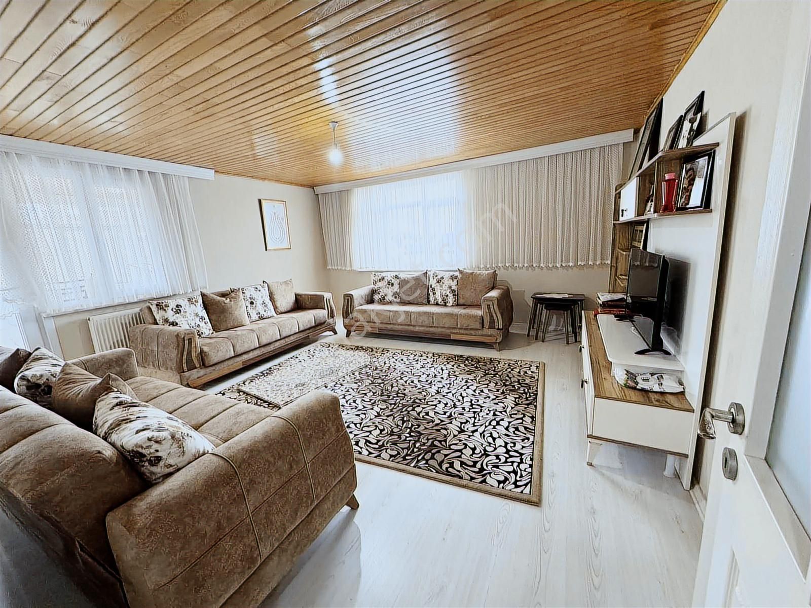 Yoldaş İnşaat'tan Satılık 3+1 140 M2 Köşe Başı 13 Yaşında Daire