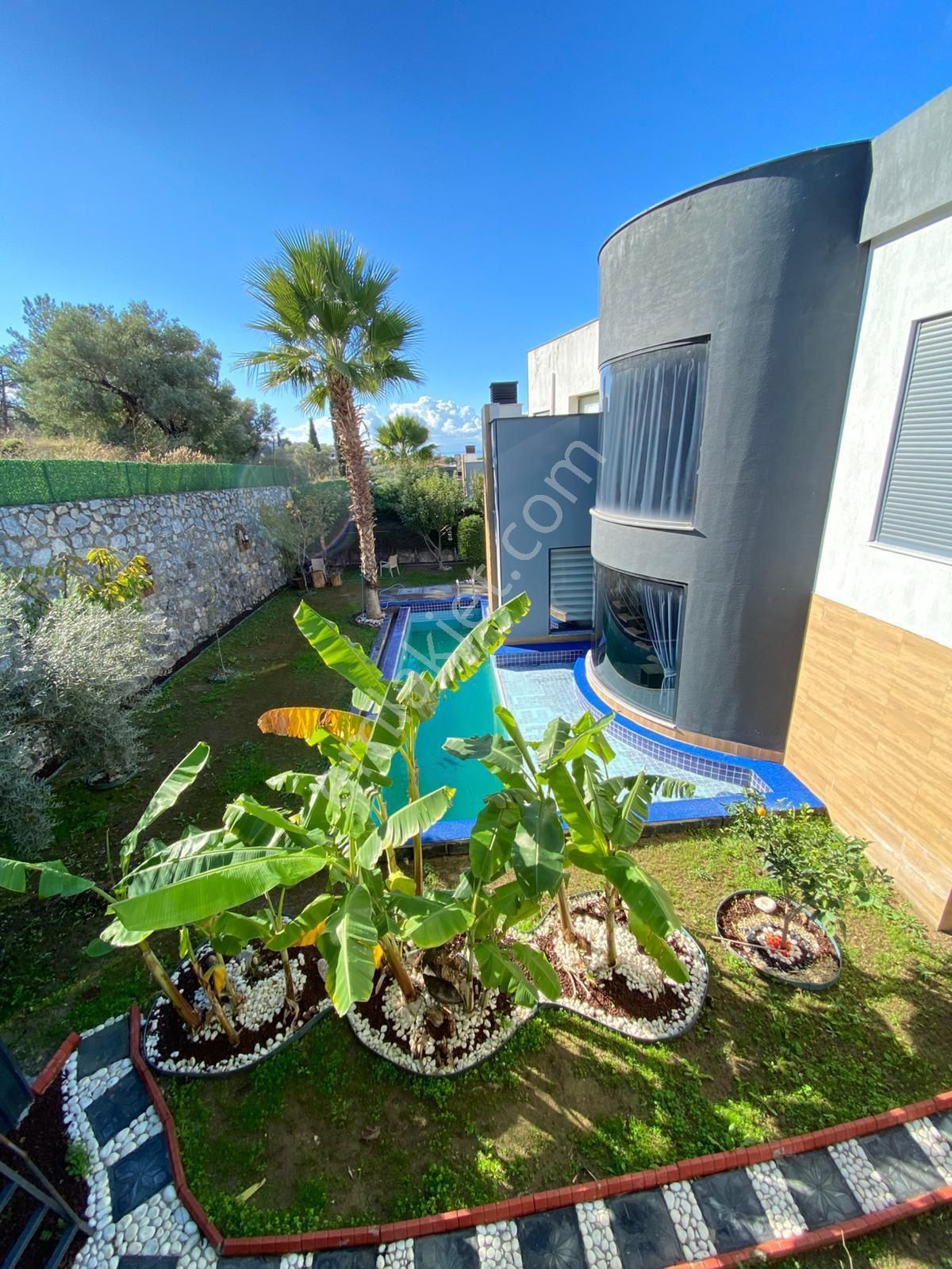 Kuşadasında Müstakil Bahçeli Özel Havuzlu Merkezi Konumda 4+1 Lüks Villa - Görsel 23