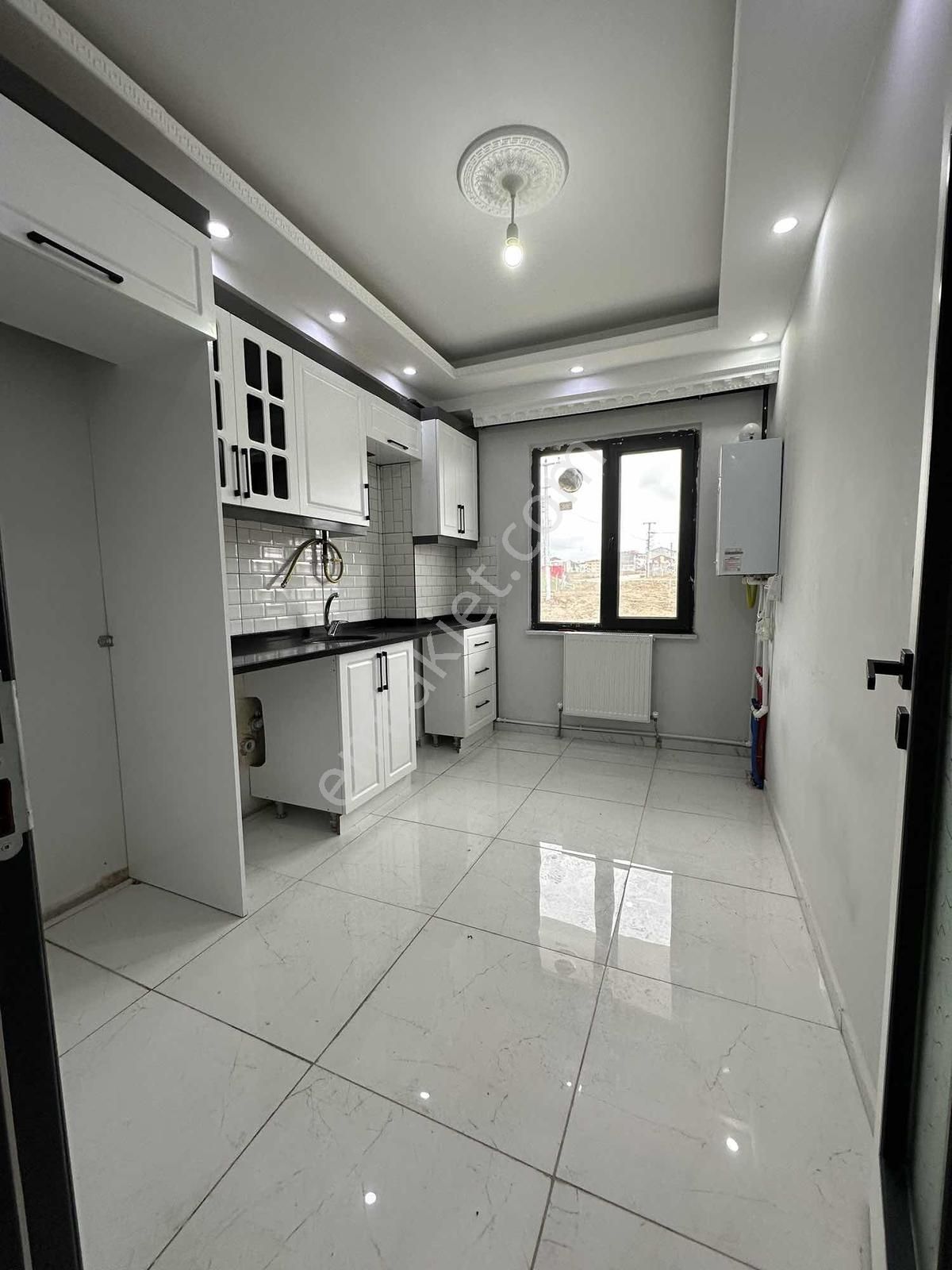 Kapaklı Bahçelievlerde 1.kat Kombili ,iskanlı Daire Ön Cephe