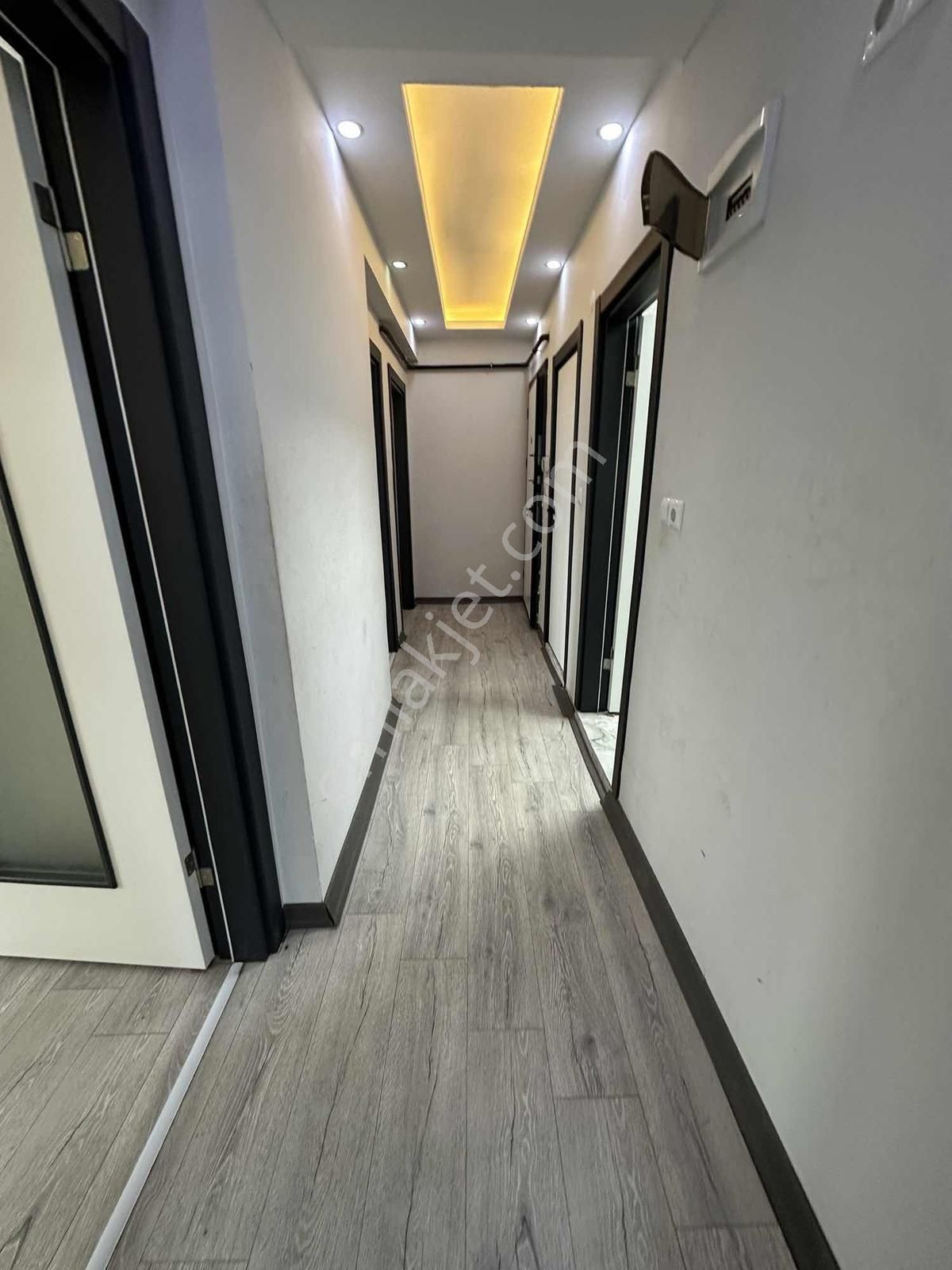 Kapaklı Bahçelievlerde 1.kat Kombili ,iskanlı Daire Ön Cephe - Görsel 3