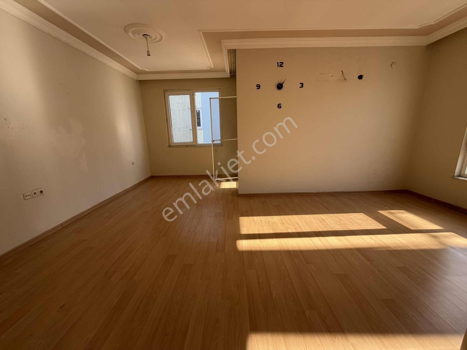 Ünsal Mahallesinde 2+1 100 M² Kat:2 Kiralık Daire