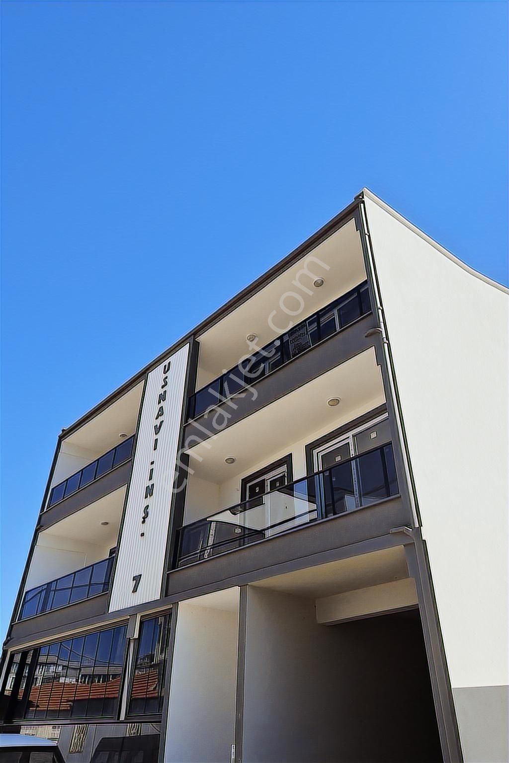 Route 10'dan Gömeç'te Ferah, Doğa Manzaralı Satılık 1+1 Daire