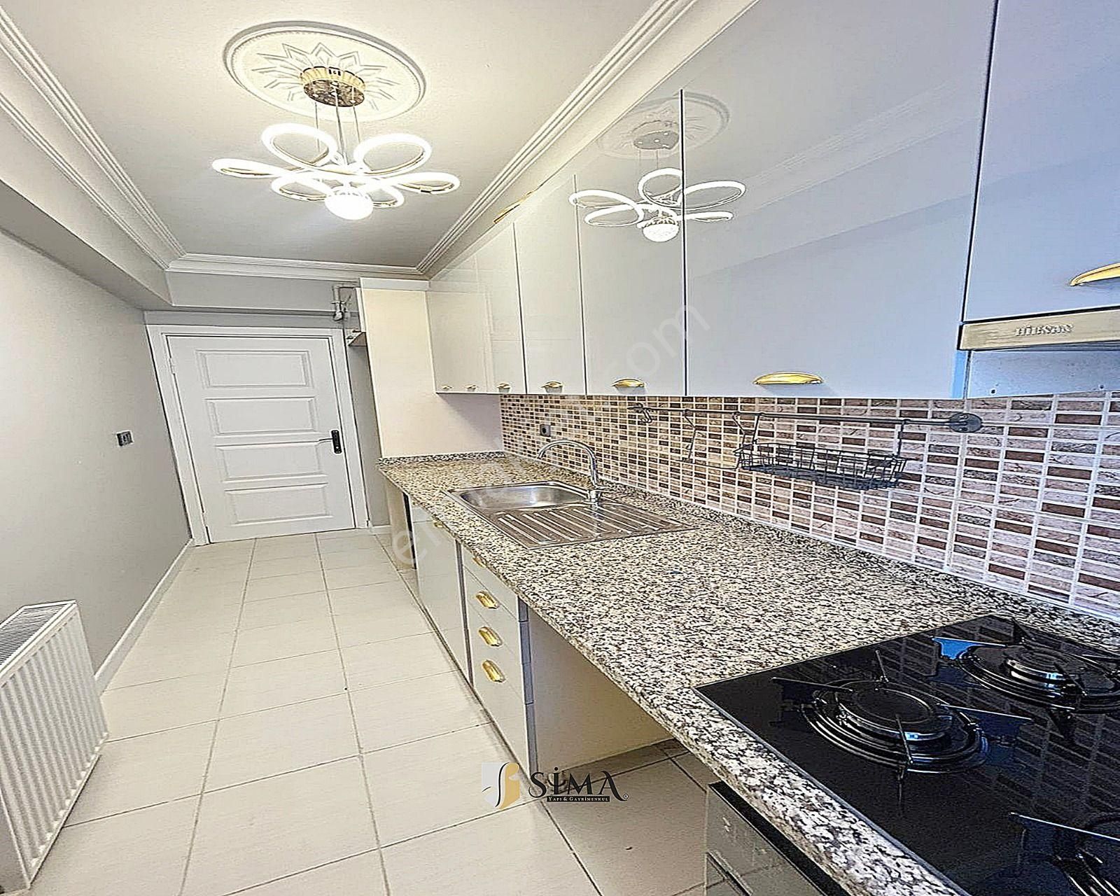 Metrobüse Yakın Merkezi Konumda Dekorlu 2+1 Daire - Görsel 18