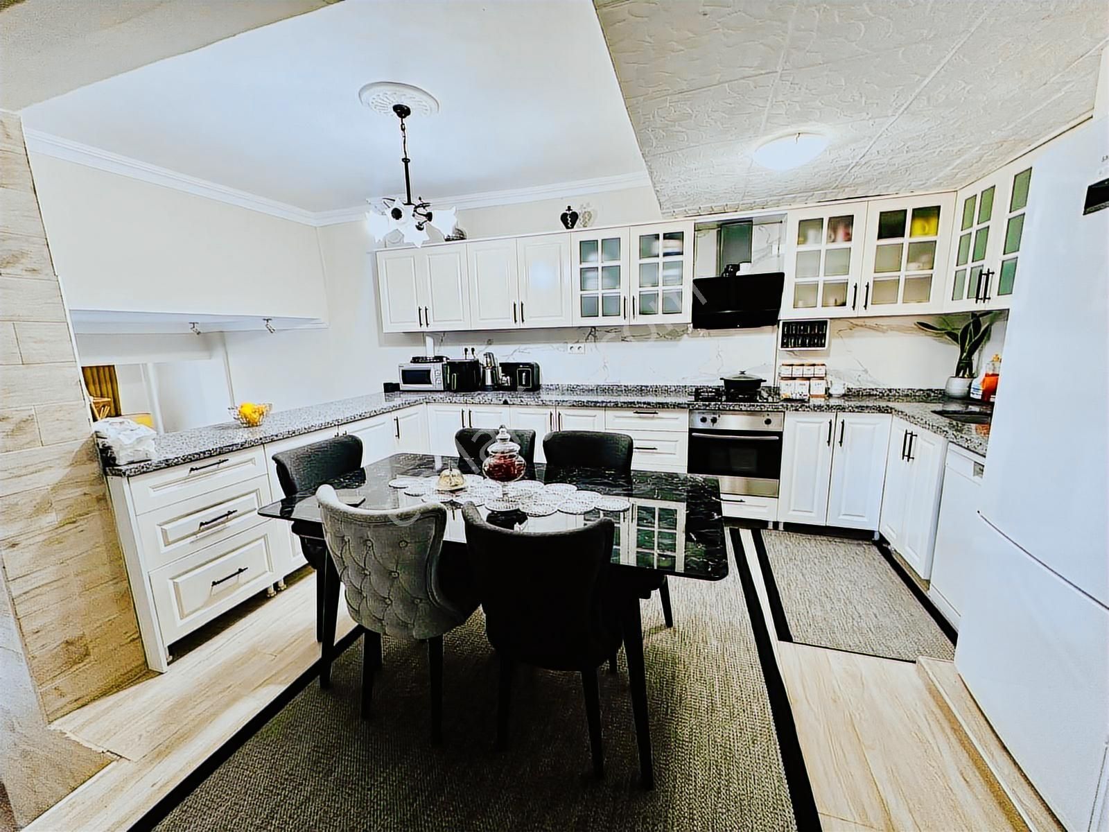 Güllük'te Yenilenmiş, Düz Ayak, Bahçeli Ve Kaloriferli Müstakil - Görsel 4