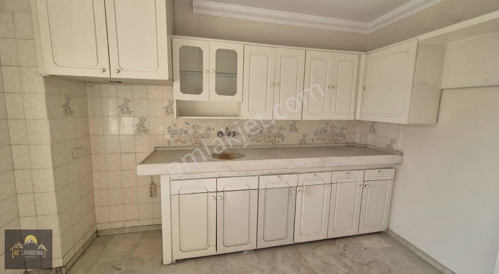 Kuşadası Merkezde Satılık 3oda 1 Salon Arakat Yatırımlık Daire - Görsel 25