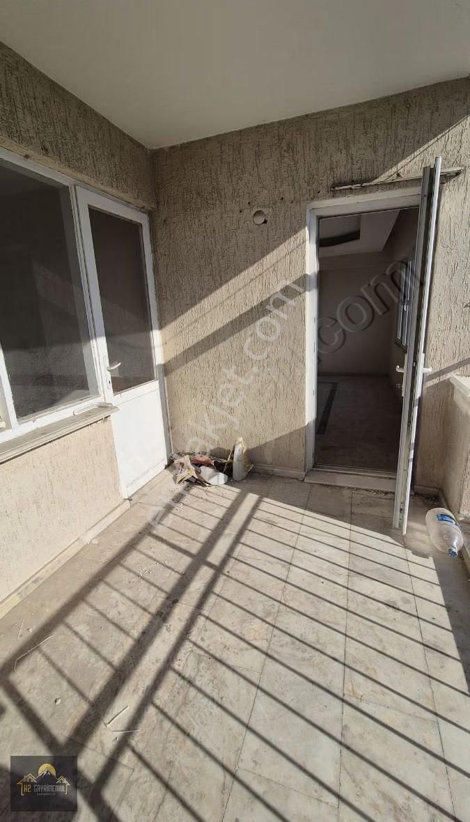 Kuşadası Merkezde Satılık 3oda 1 Salon Arakat Yatırımlık Daire - Görsel 3