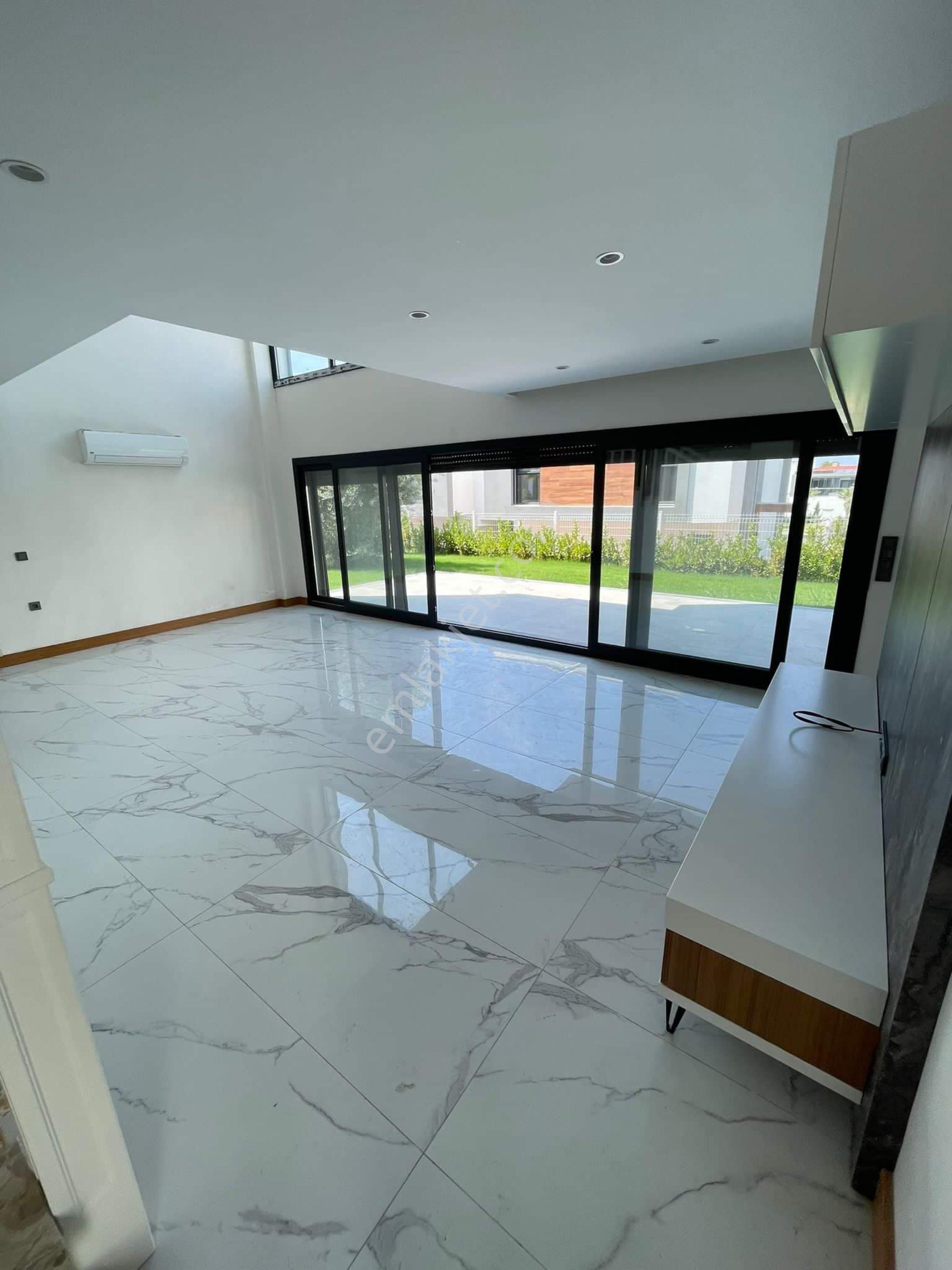 Kuşadası Karaovada Modern Tasarlanmış Müstakil Denize Yakın 3+1 Villalar - Görsel 14