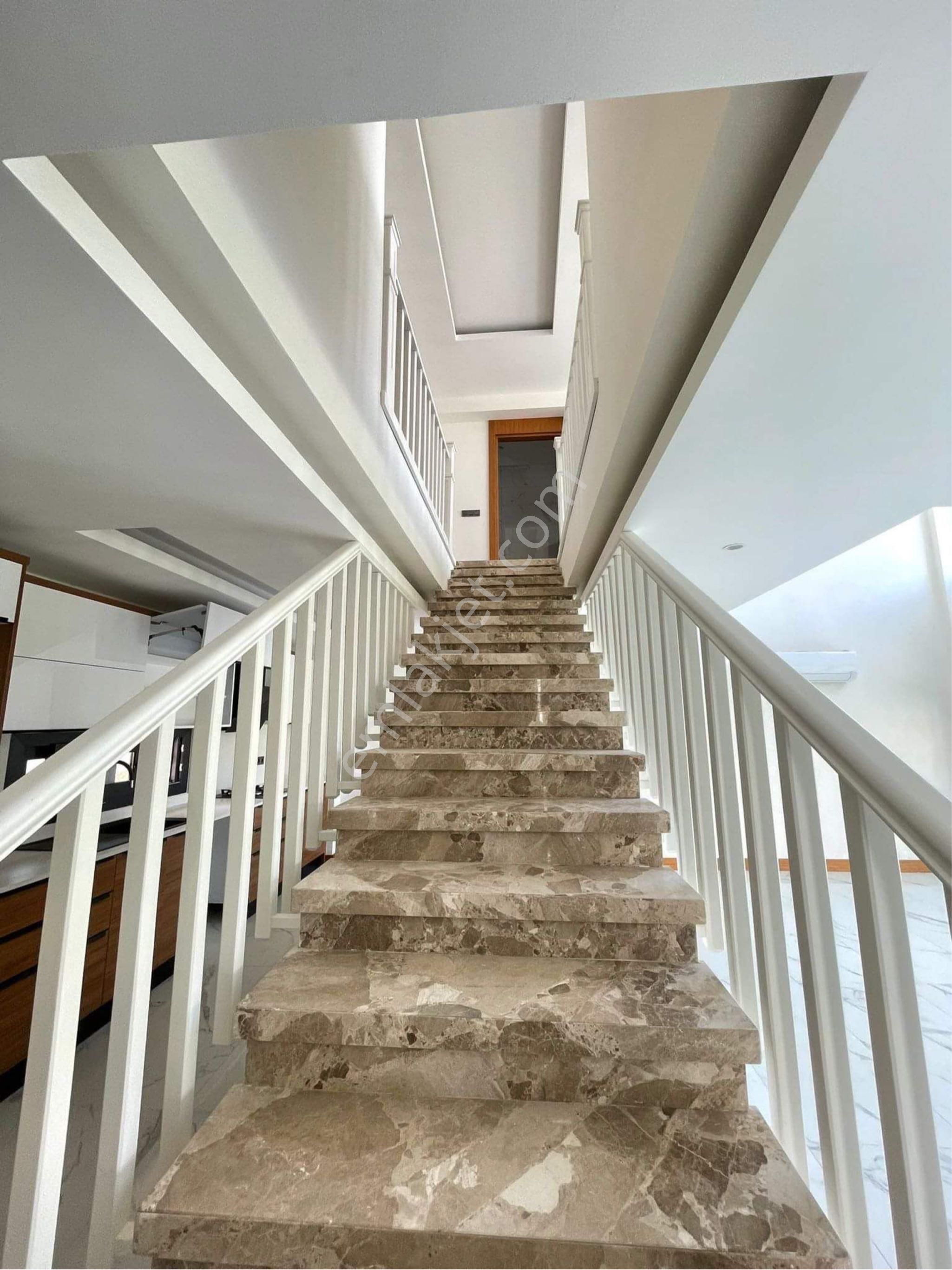 Kuşadası Karaovada Modern Tasarlanmış Müstakil Denize Yakın 3+1 Villalar - Görsel 16