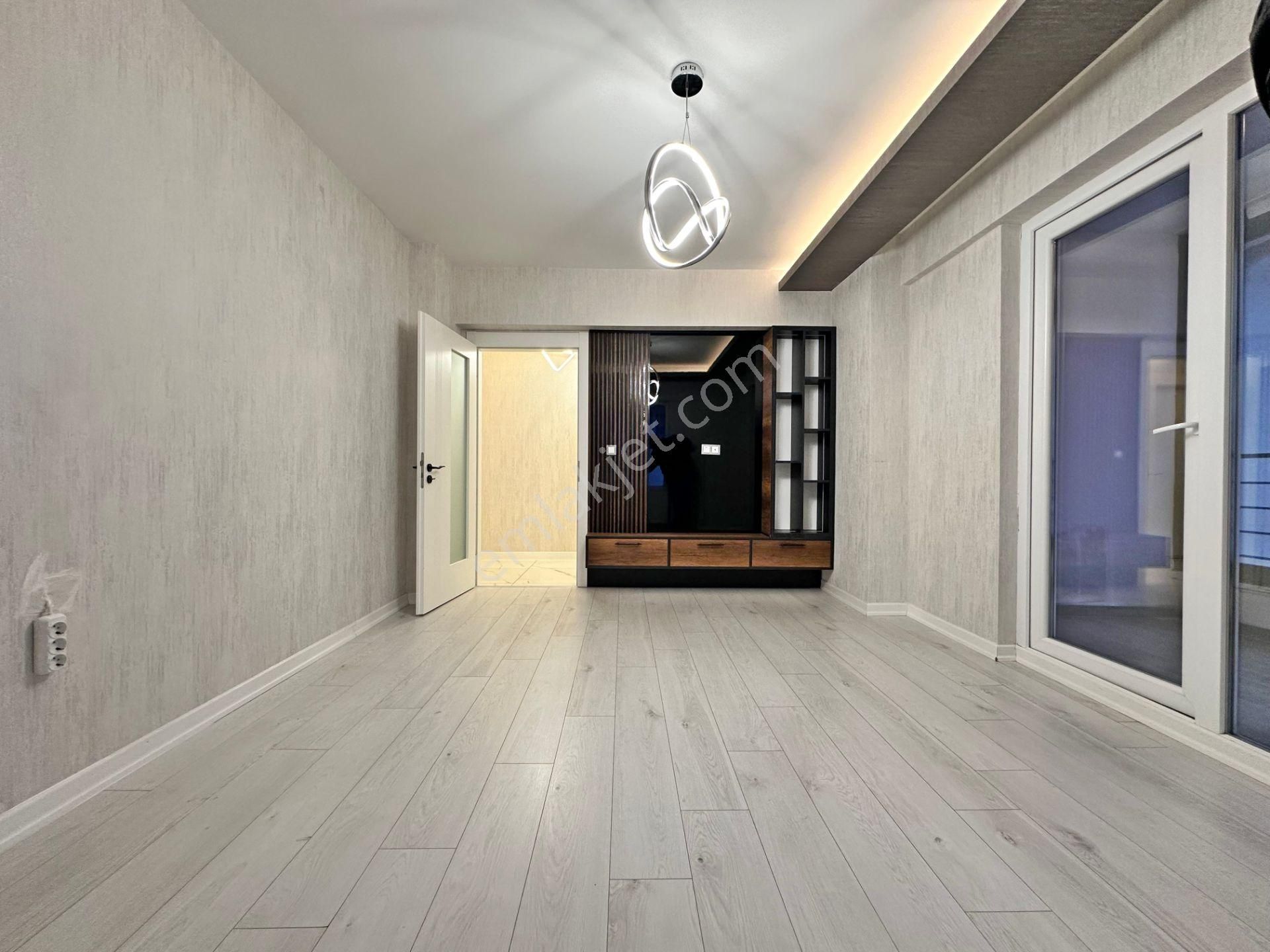 Özçelikler'de Ana Cadde Üzeri Ara Katta İskanlı Çift Banyolu 3 Balkonlu Full Yapılı 4+1 Daire - Görsel 14