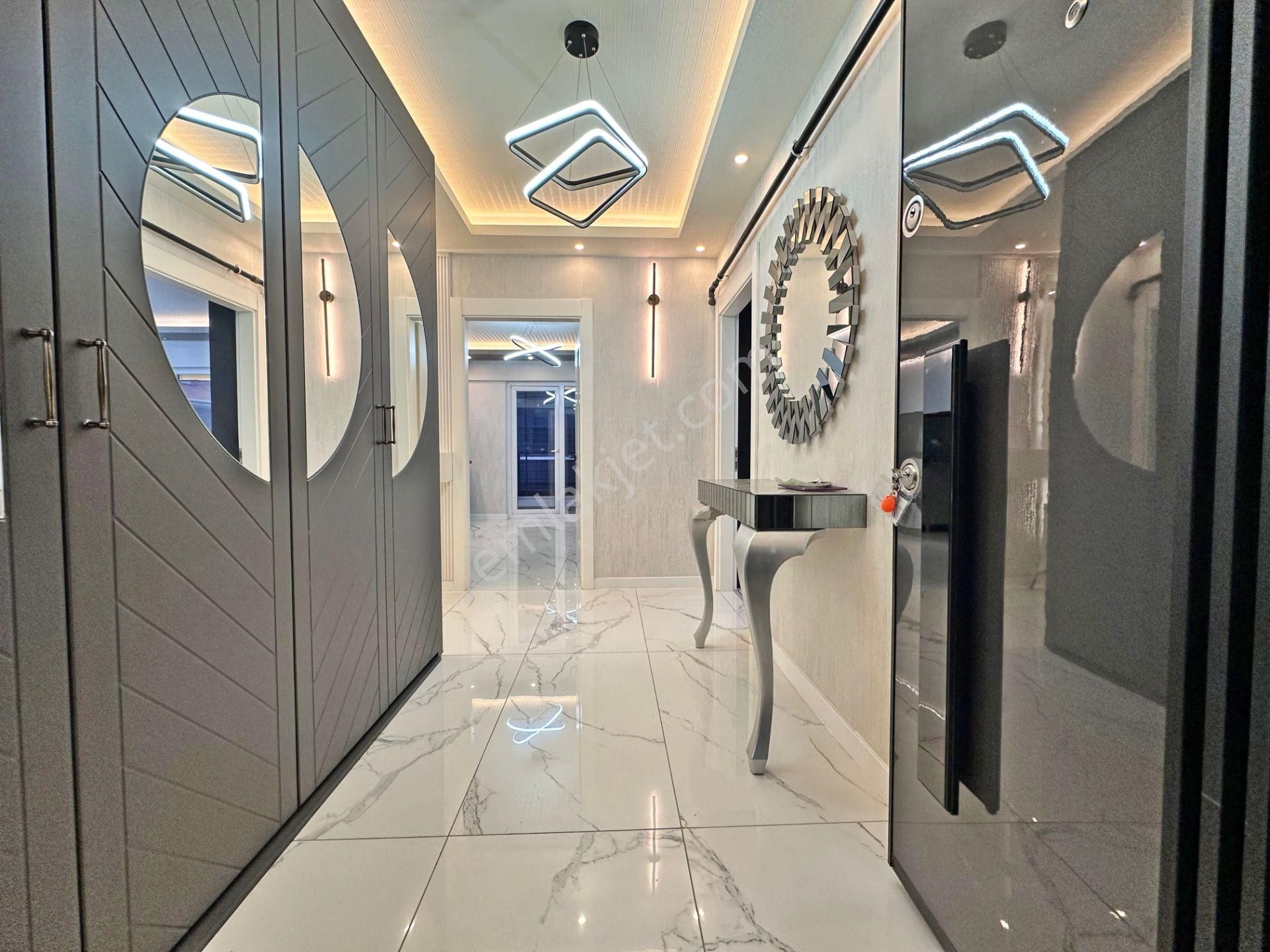 Özçelikler'de Ana Cadde Üzeri Ara Katta İskanlı Çift Banyolu 3 Balkonlu Full Yapılı 4+1 Daire - Görsel 20