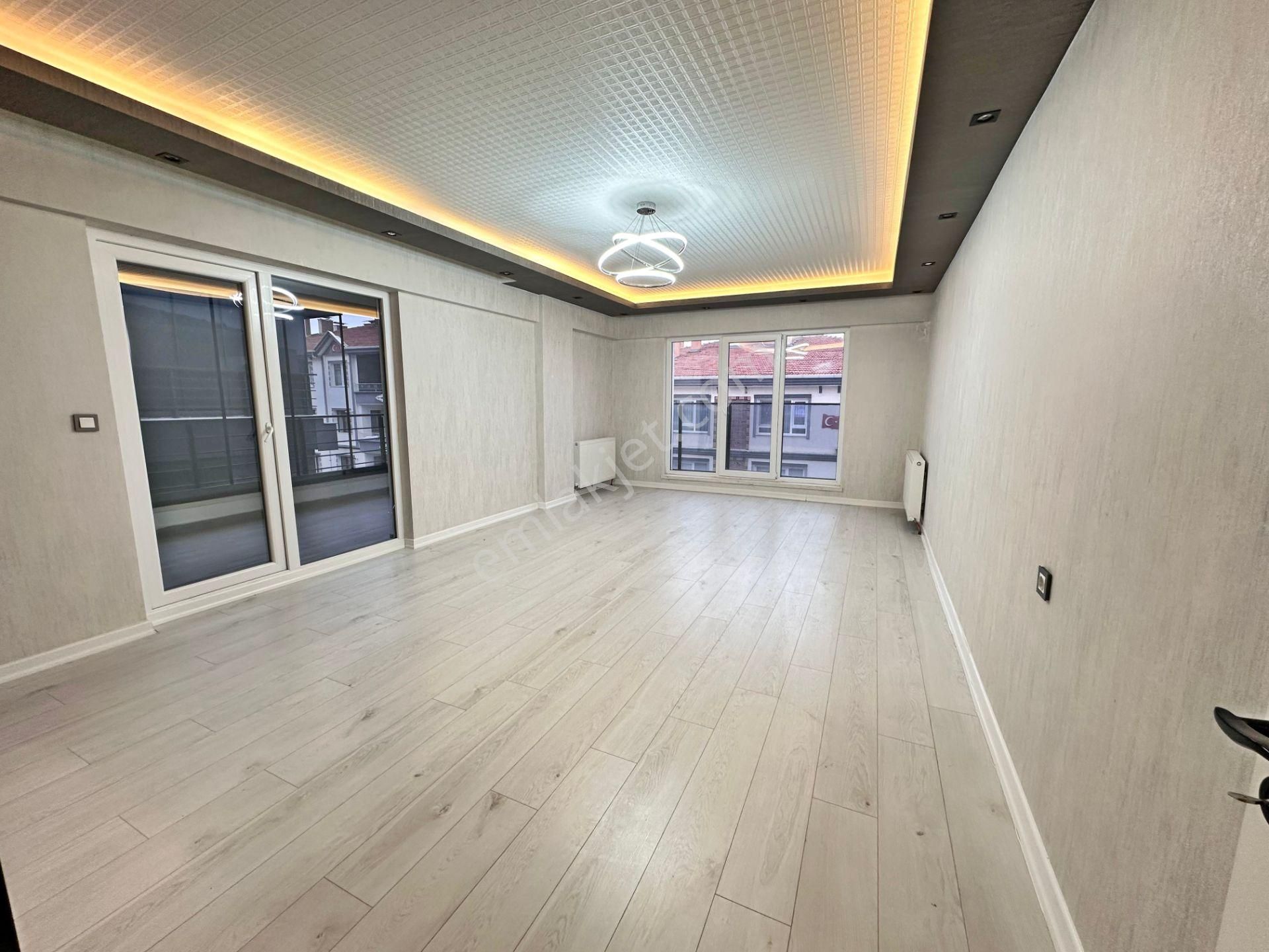 Özçelikler'de Ana Cadde Üzeri Ara Katta İskanlı Çift Banyolu 3 Balkonlu Full Yapılı 4+1 Daire - Görsel 5