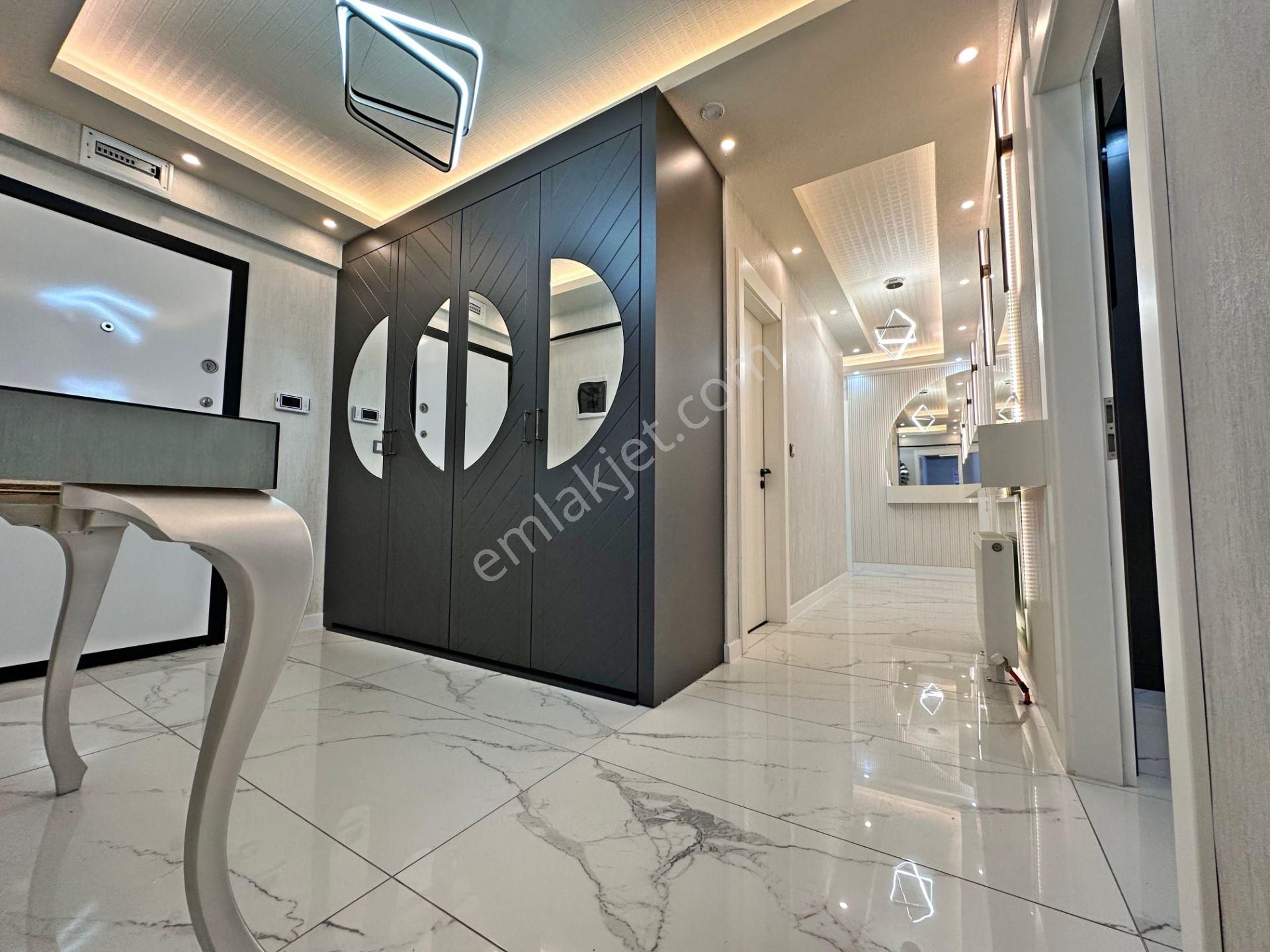 Özçelikler'de Ana Cadde Üzeri Ara Katta İskanlı Çift Banyolu 3 Balkonlu Full Yapılı 4+1 Daire - Görsel 15