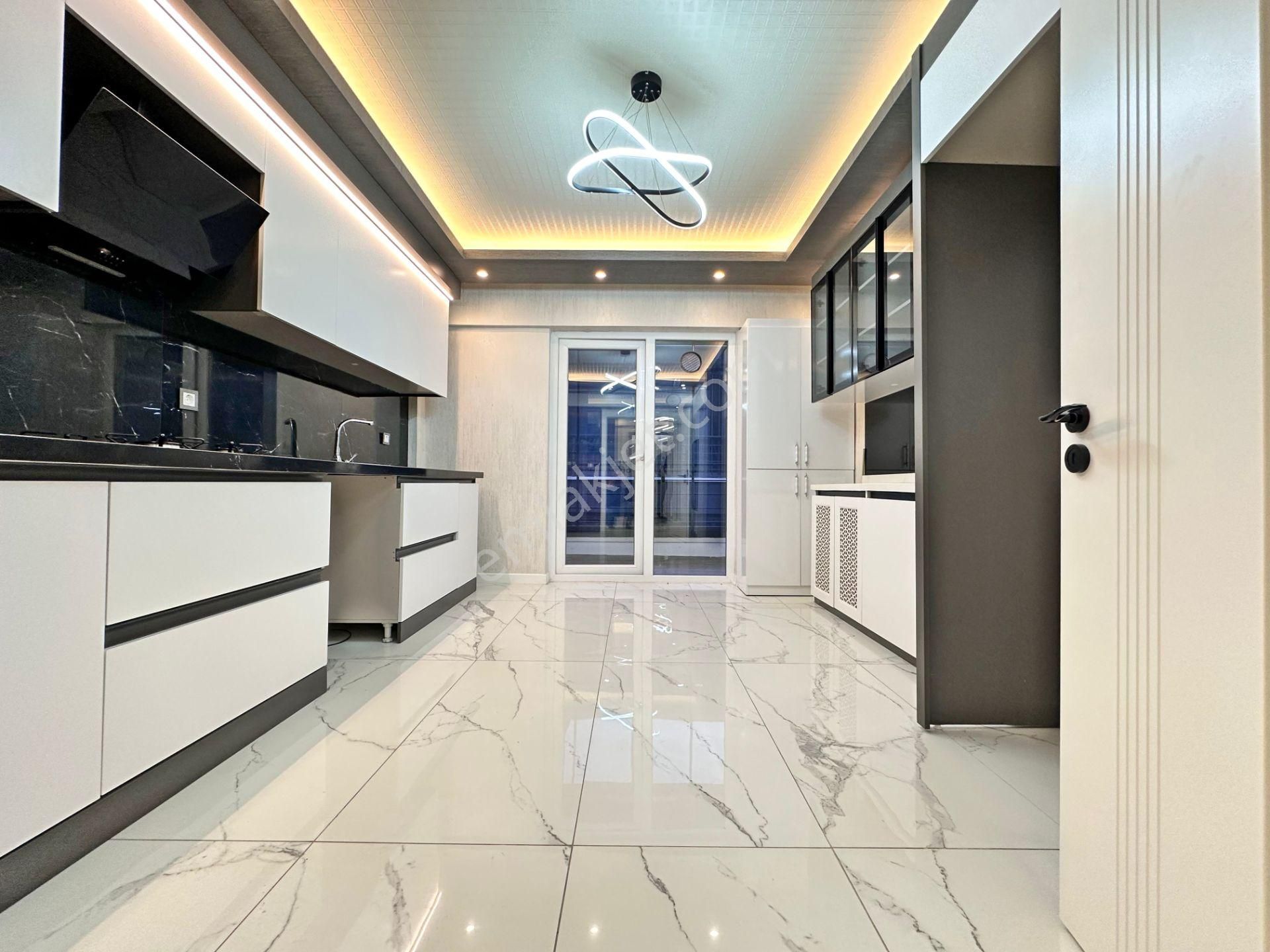 Özçelikler'de Ana Cadde Üzeri Ara Katta İskanlı Çift Banyolu 3 Balkonlu Full Yapılı 4+1 Daire - Görsel 25