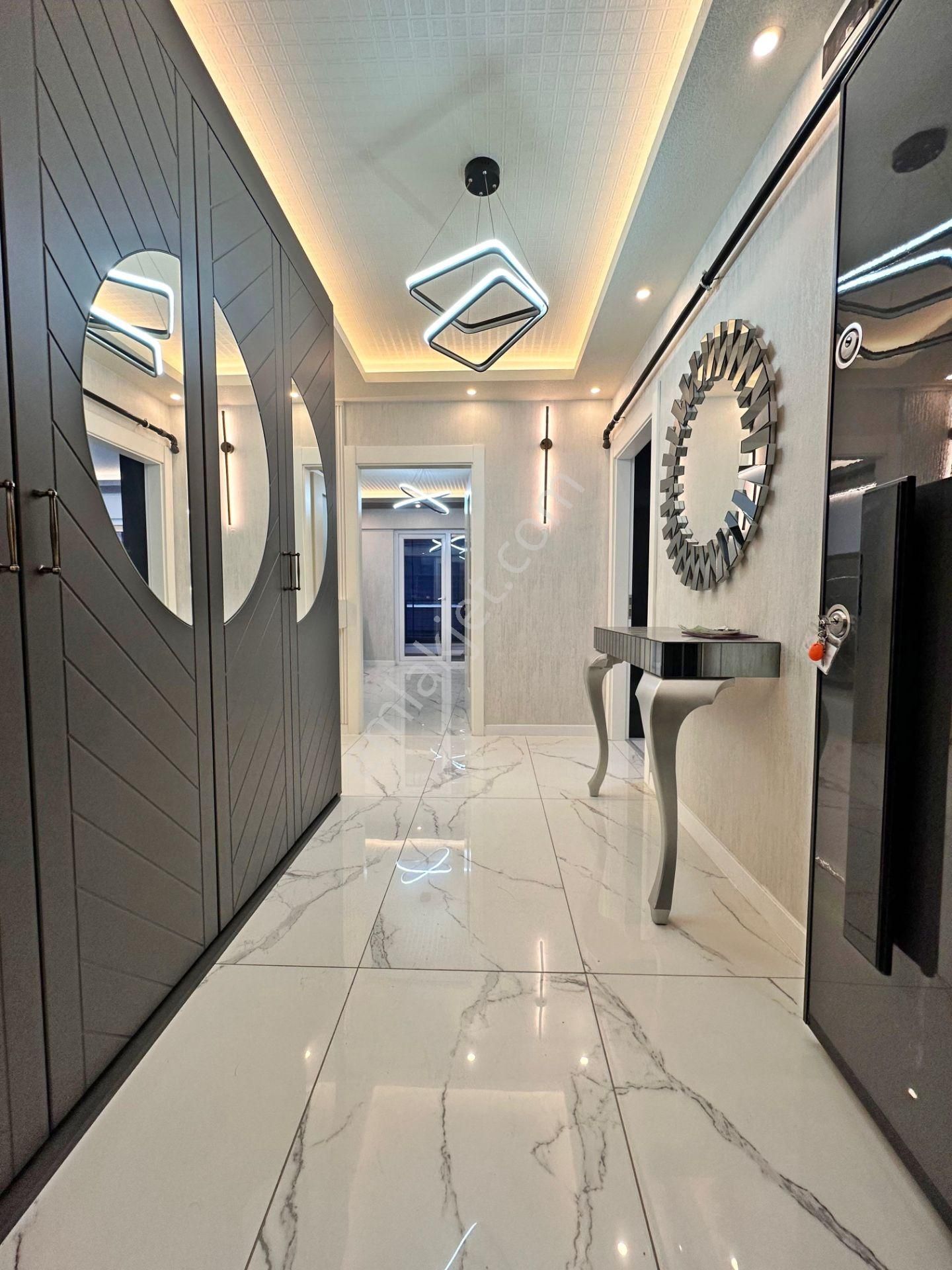 Özçelikler'de Ana Cadde Üzeri Ara Katta İskanlı Çift Banyolu 3 Balkonlu Full Yapılı 4+1 Daire - Görsel 9