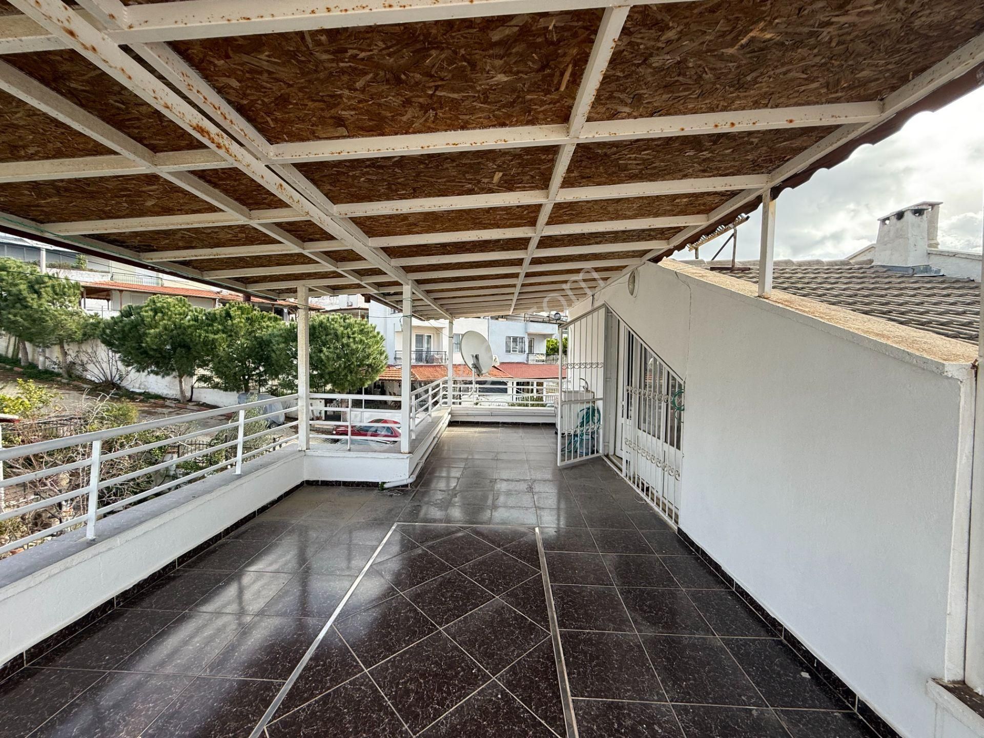 Seferihisar Akarca Atakum Sitesi’nde Bahçeden Deniz Manzaralı Satılık Villa - Görsel 24