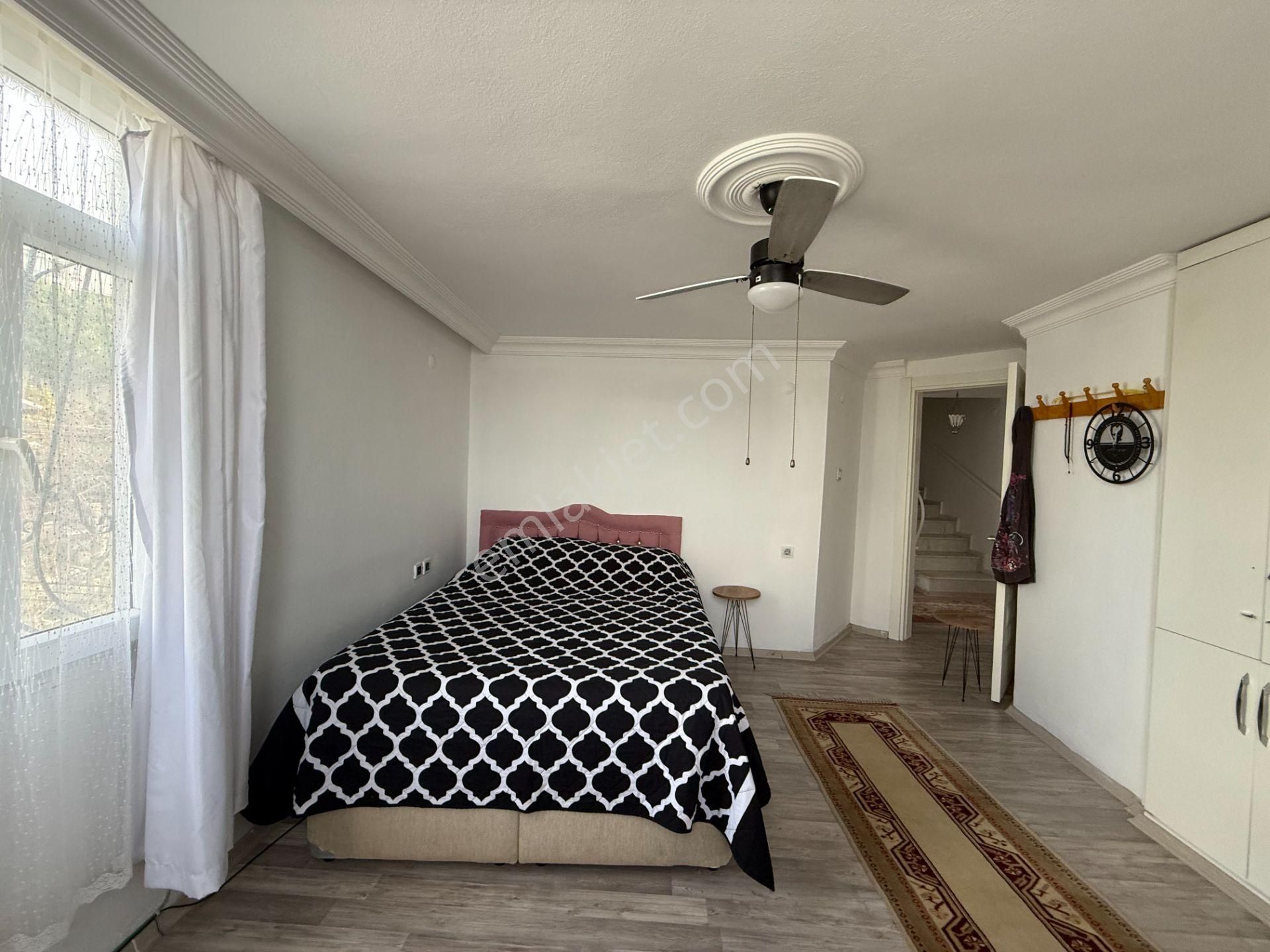 Seferihisar Akarca Atakum Sitesi’nde Bahçeden Deniz Manzaralı Satılık Villa - Görsel 14