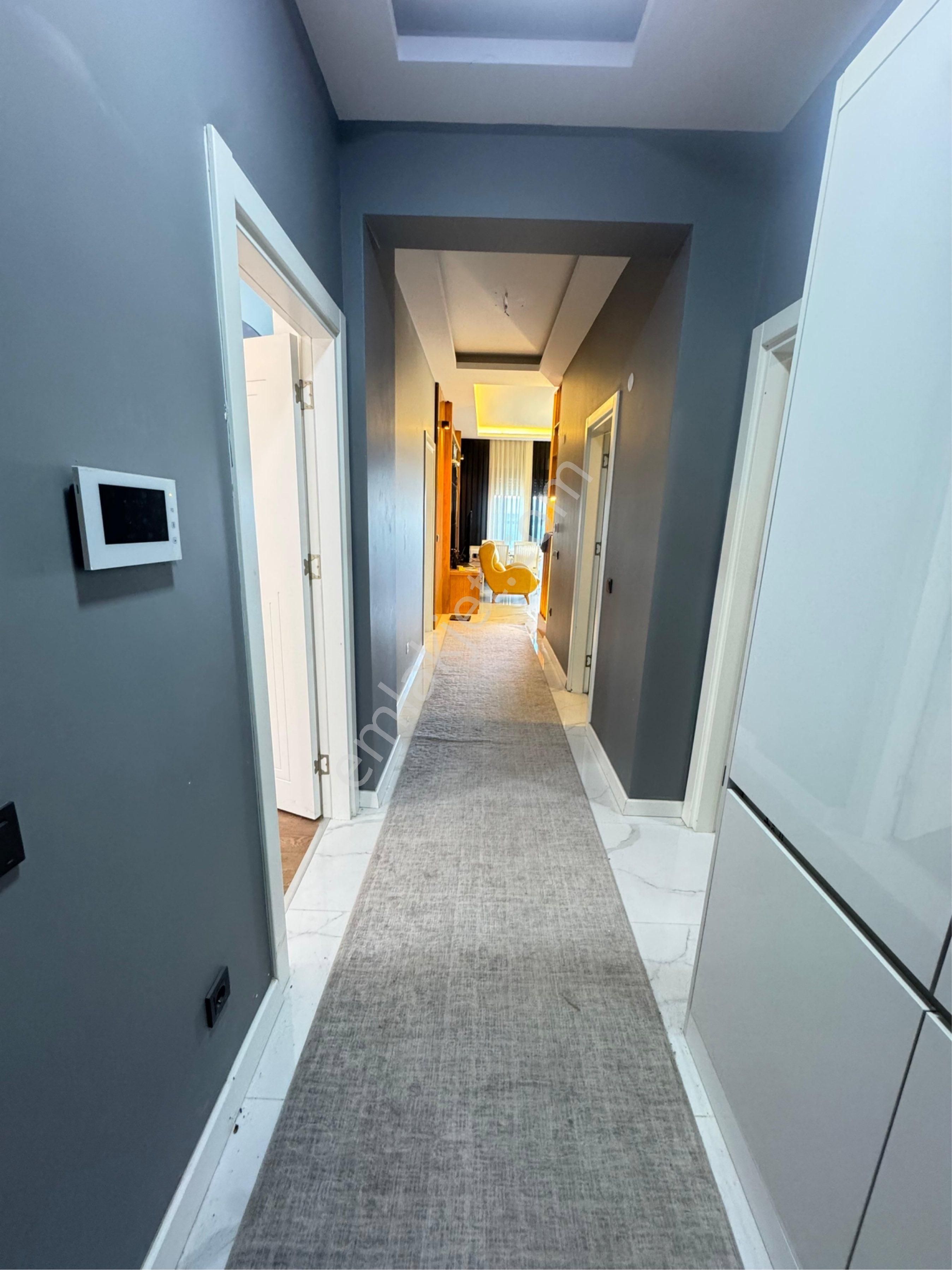 Kuşadasında Ful Eşyalı 3+1 Havuzlu Sitede Kapalı Otoparklı Lüks Daire - Görsel 13