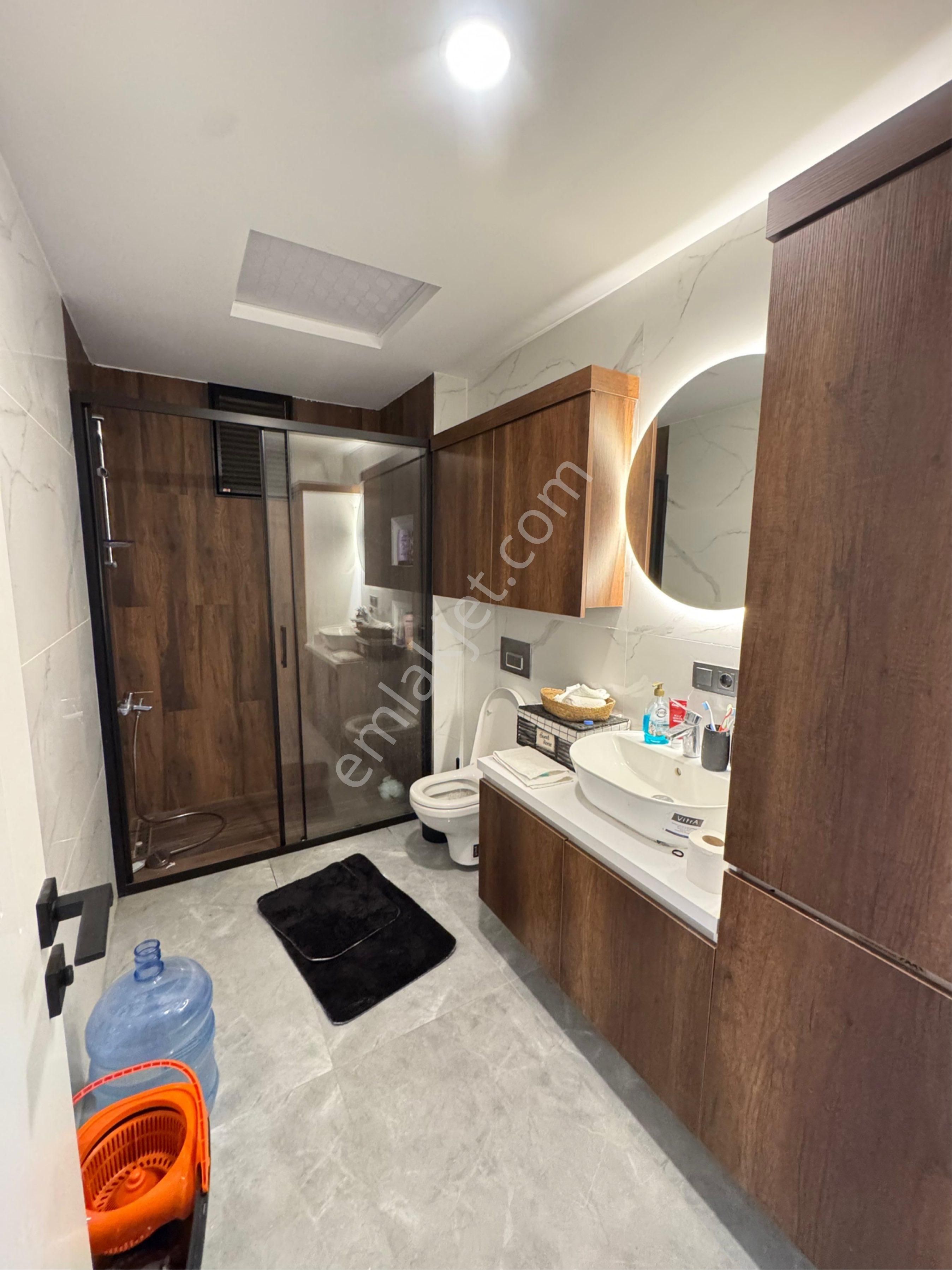 Kuşadasında Ful Eşyalı 3+1 Havuzlu Sitede Kapalı Otoparklı Lüks Daire - Görsel 35