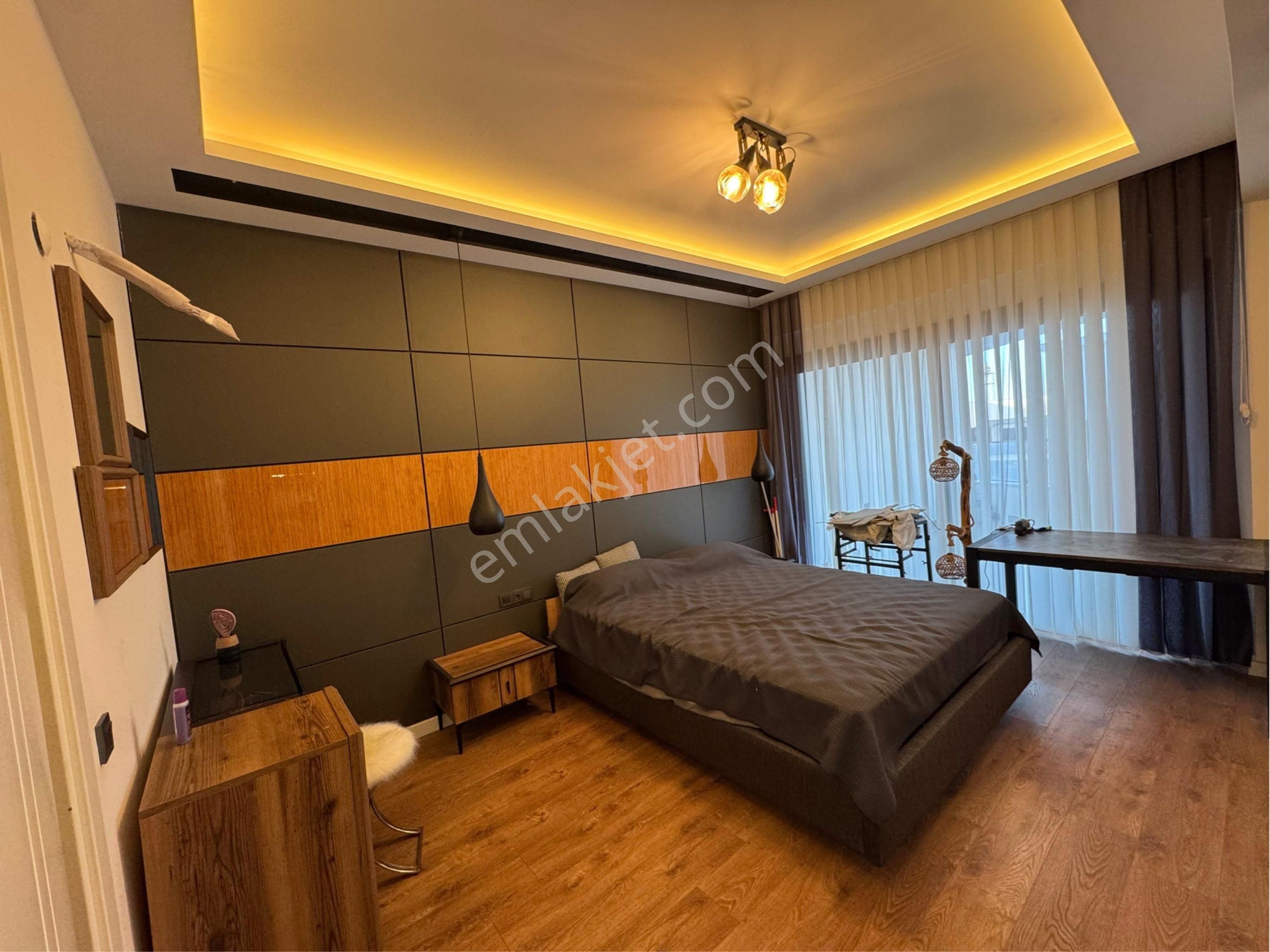 Kuşadasında Ful Eşyalı 3+1 Havuzlu Sitede Kapalı Otoparklı Lüks Daire - Görsel 32