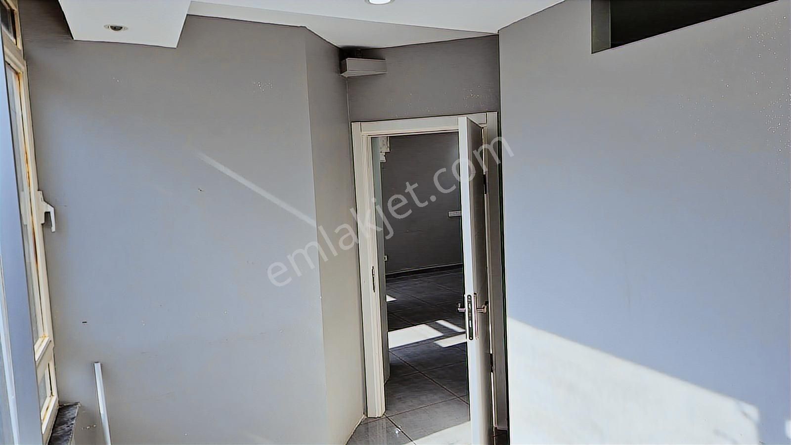 Ümraniye Alemdağ Trafiğe Kapalı Caddede 85 M² Ofis / Mağaza - Görsel 8