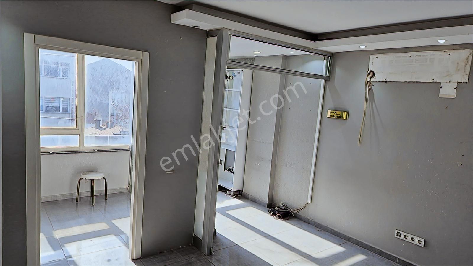 Ümraniye Alemdağ Trafiğe Kapalı Caddede 85 M² Ofis / Mağaza - Görsel 2