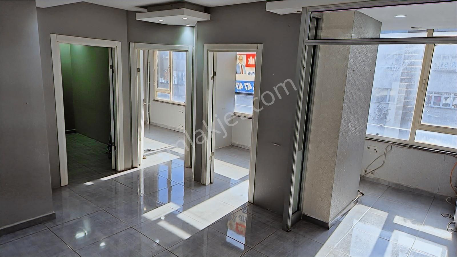 Ümraniye Alemdağ Trafiğe Kapalı Caddede 85 M² Ofis / Mağaza - Görsel 12