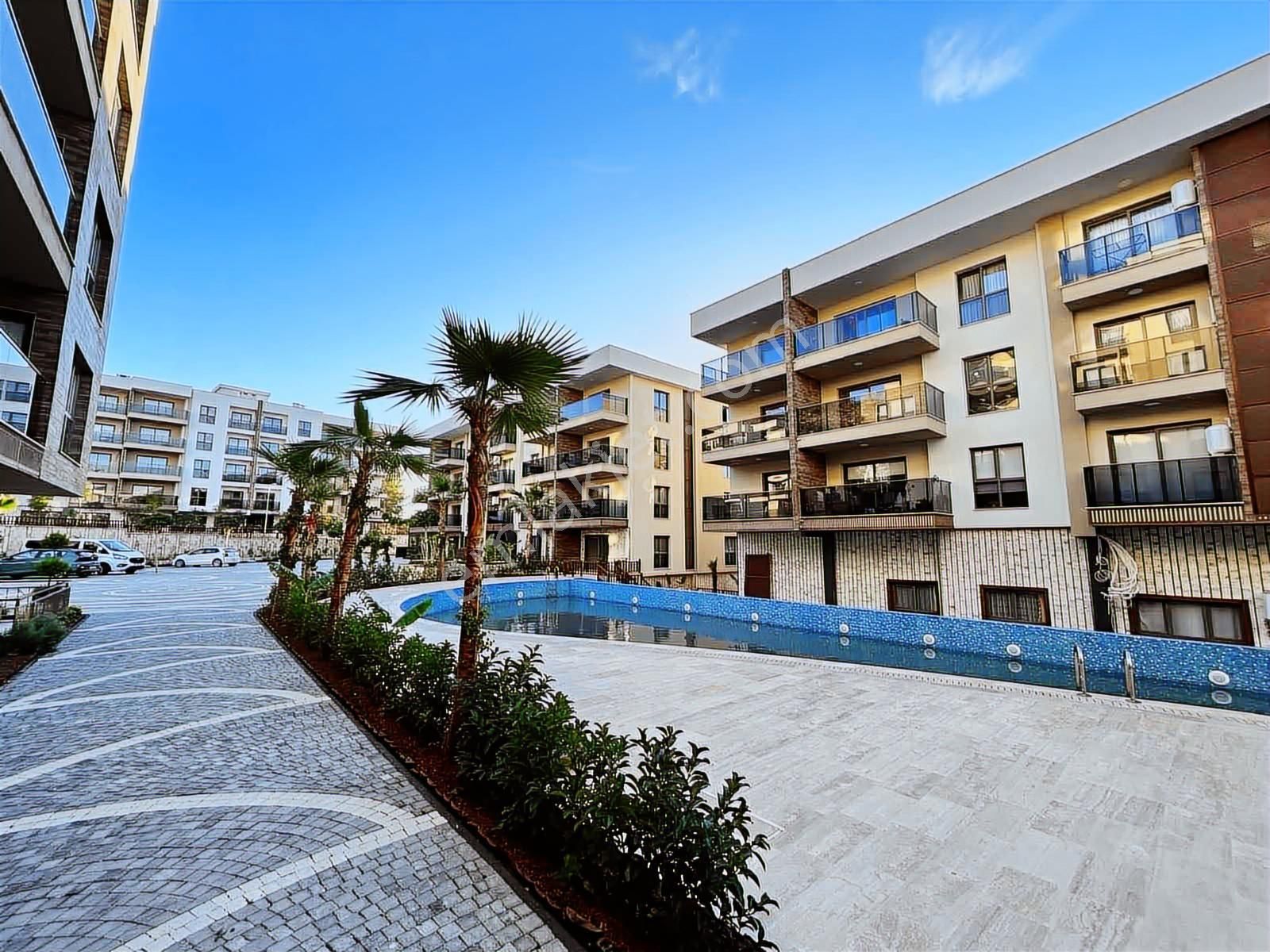 Kuşadasında Lüks Sitede Satılık 2+1 Daire