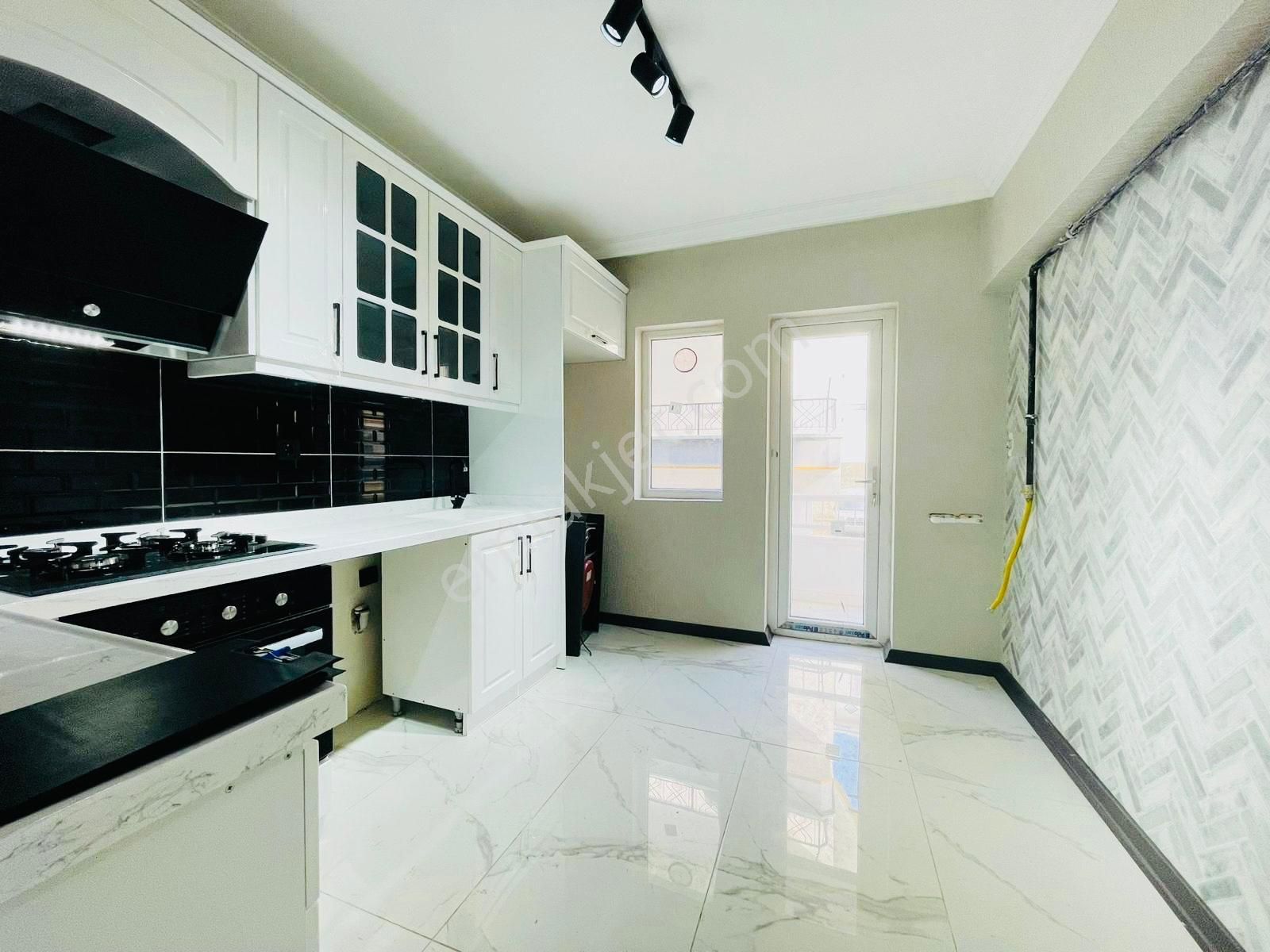 (1185) Anavatan Caddede 1.katta Full Yapılı 3+1 Satılık Daire