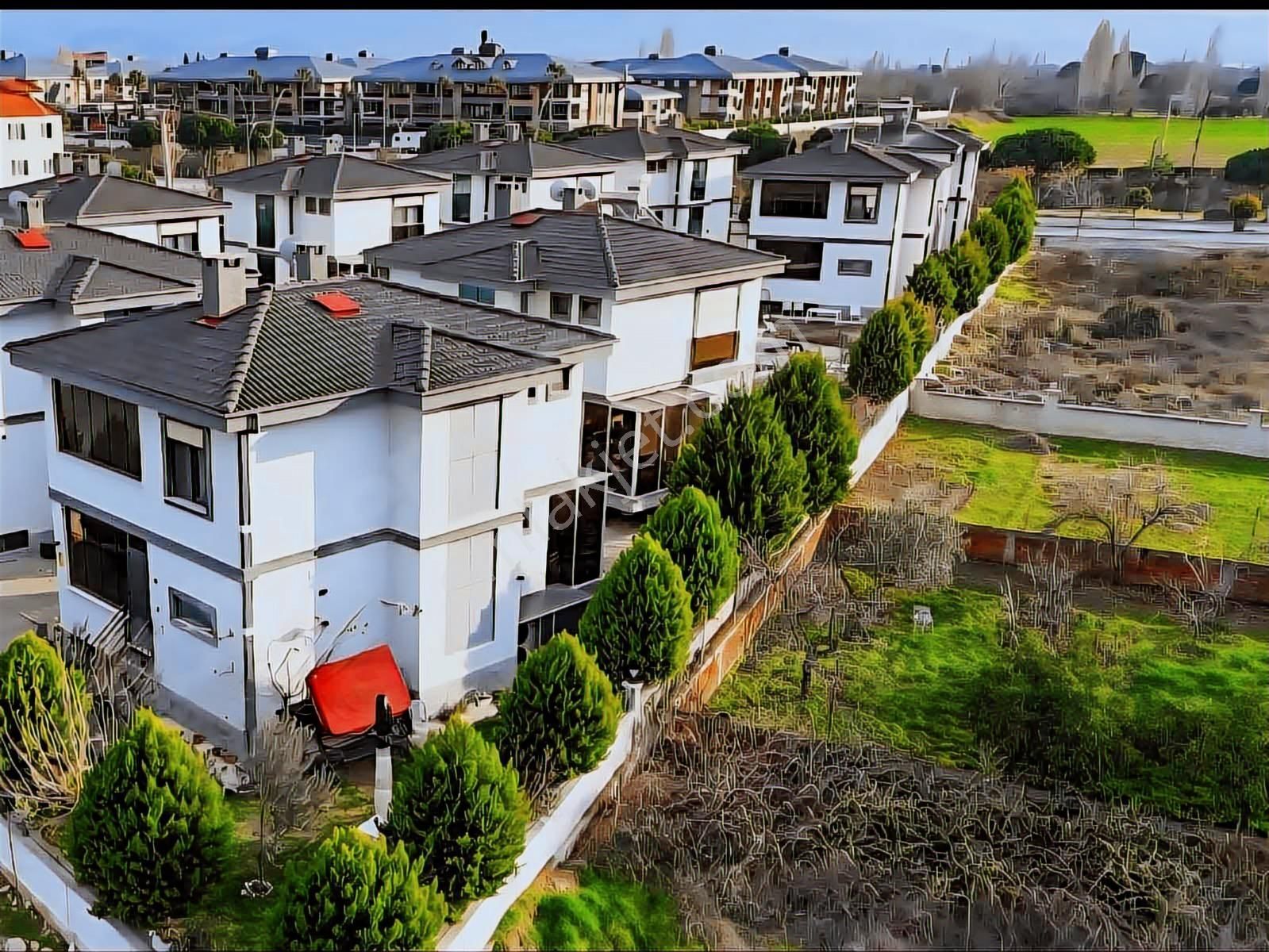 5 Yıllık Edremit Te Deniz 5 Dk Tam Müstakil Bahçeli Havuzlu 6+1 Villa - Görsel 5