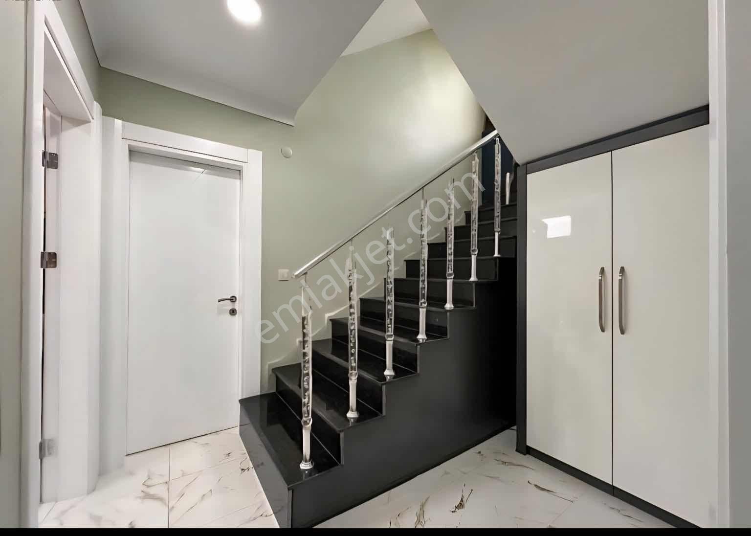 5 Yıllık Edremit Te Deniz 5 Dk Tam Müstakil Bahçeli Havuzlu 6+1 Villa - Görsel 12