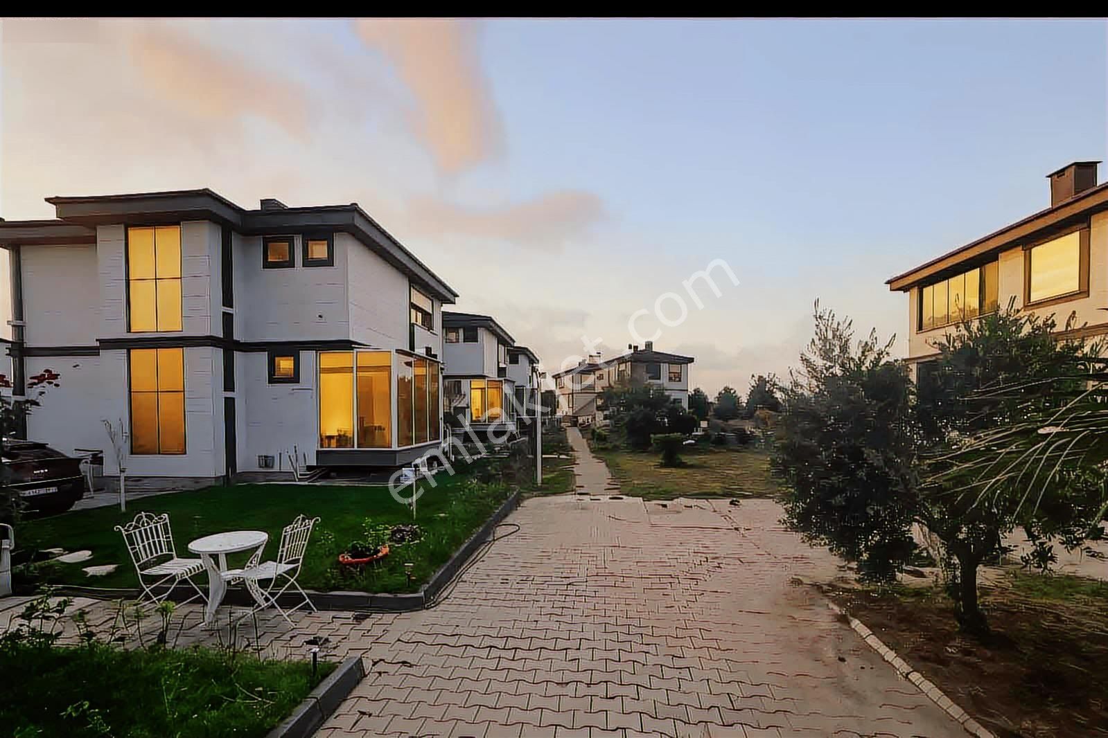 5 Yıllık Edremit Te Deniz 5 Dk Tam Müstakil Bahçeli Havuzlu 6+1 Villa - Görsel 20