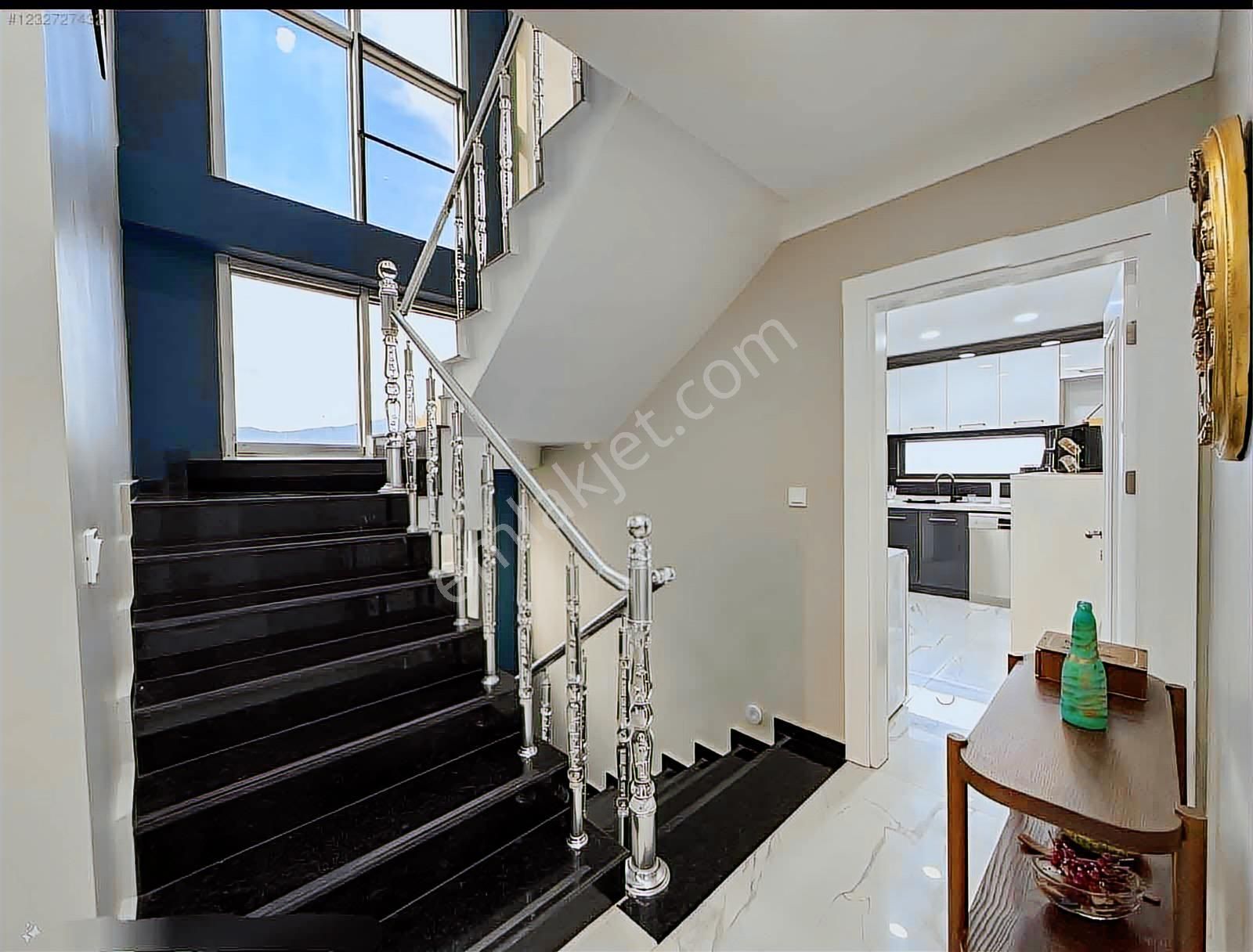 5 Yıllık Edremit Te Deniz 5 Dk Tam Müstakil Bahçeli Havuzlu 6+1 Villa - Görsel 26