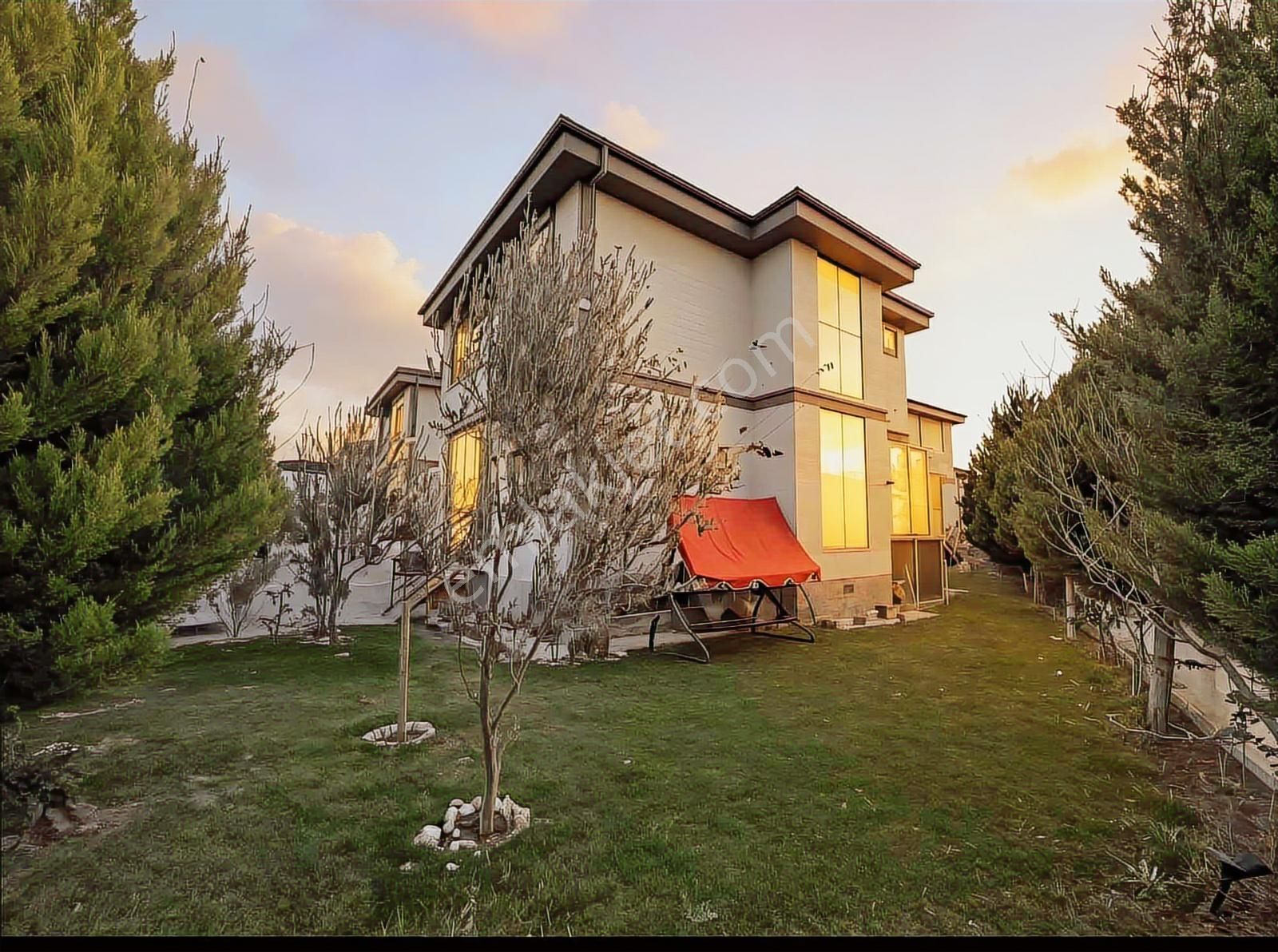 5 Yıllık Edremit Te Deniz 5 Dk Tam Müstakil Bahçeli Havuzlu 6+1 Villa - Görsel 19