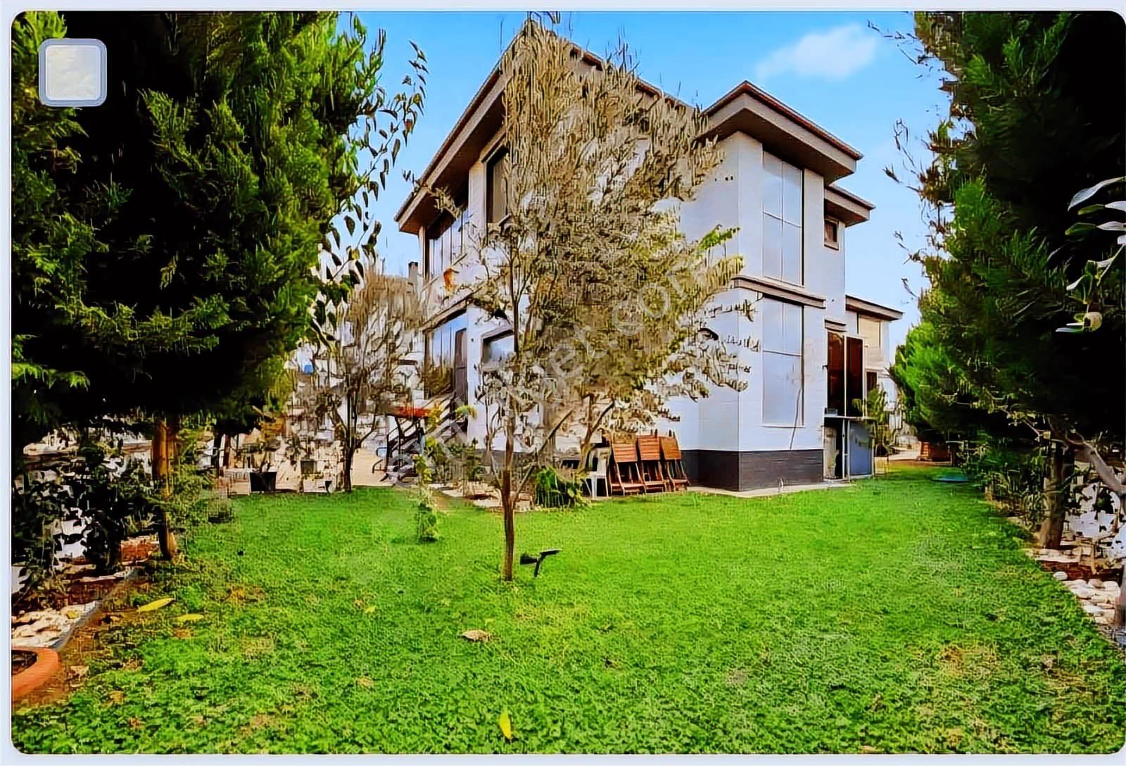 5 Yıllık Edremit Te Deniz 5 Dk Tam Müstakil Bahçeli Havuzlu 6+1 Villa - Görsel 3