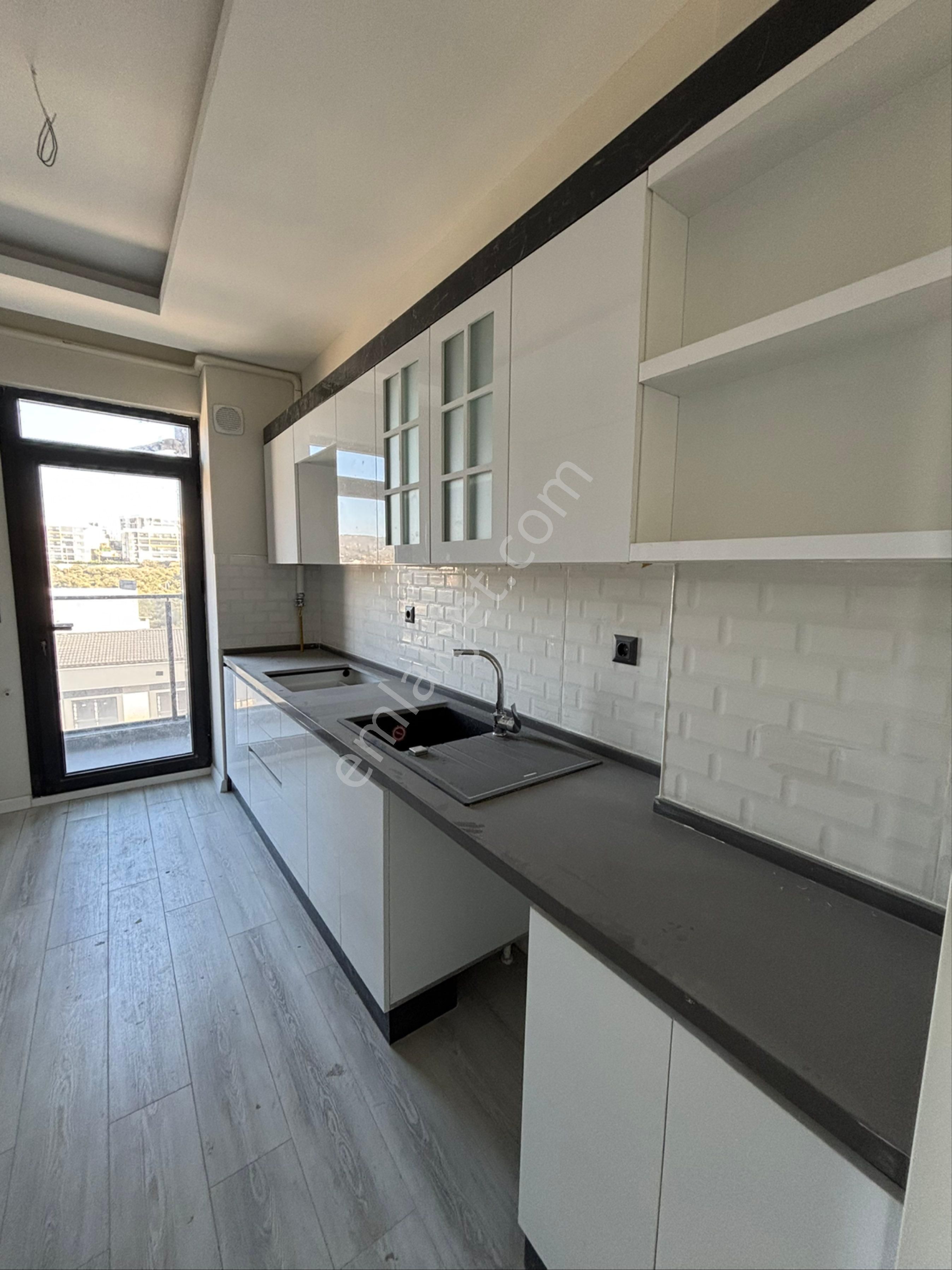 Kuşadasında 2+1 Kapalı Mutfaklı Geniş Kullanımlı Satılık Lüks Daire - Görsel 23