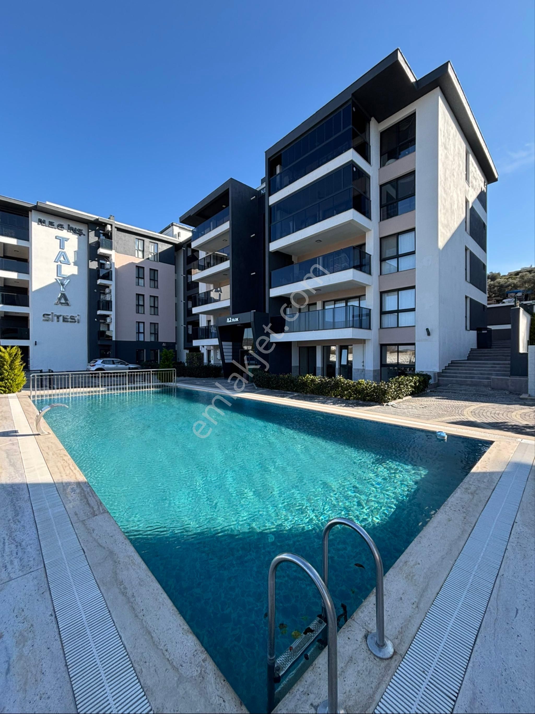 Kuşadasında 2+1 Kapalı Mutfaklı Geniş Kullanımlı Satılık Lüks Daire - Görsel 3