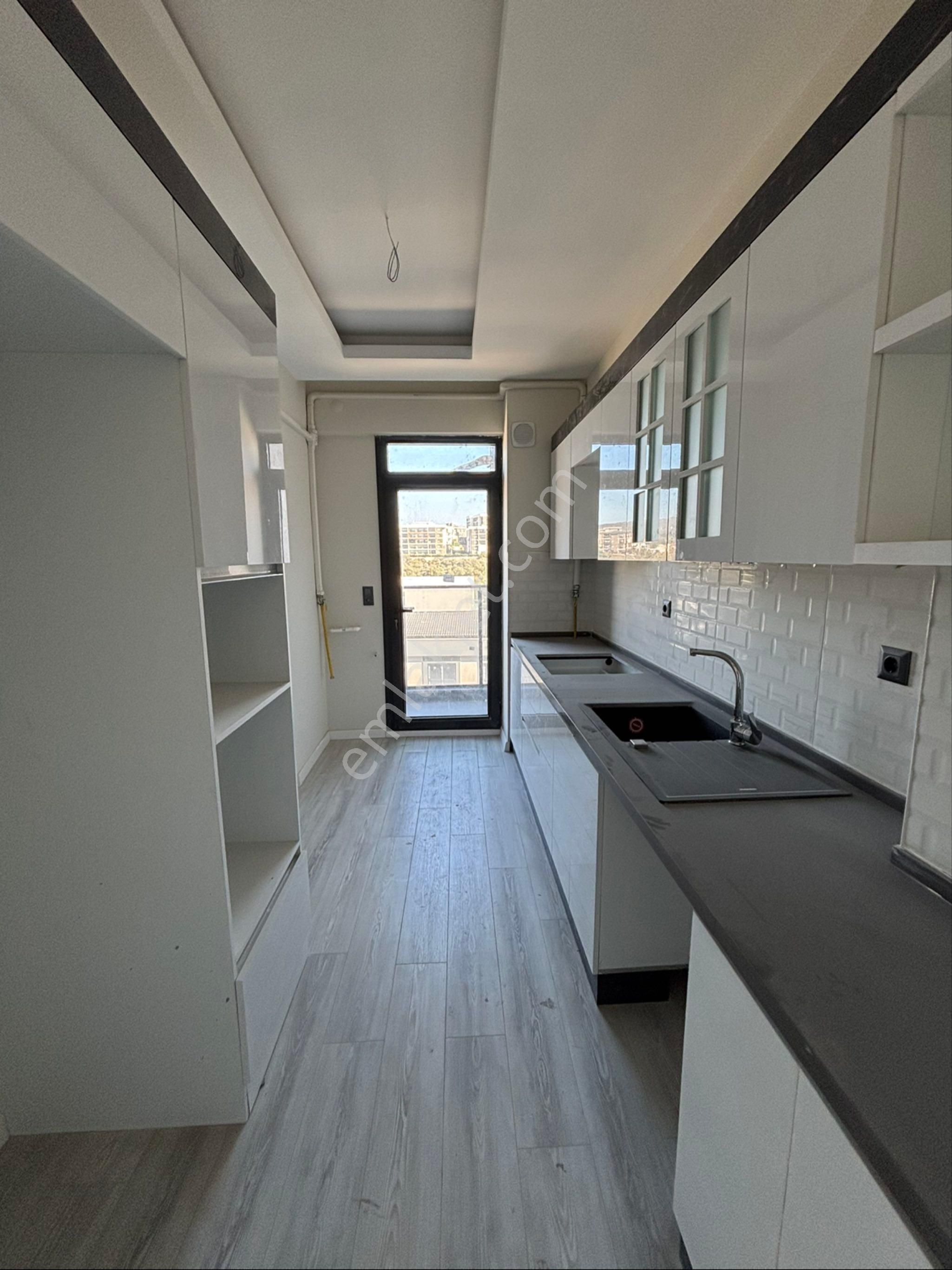 Kuşadasında 2+1 Kapalı Mutfaklı Geniş Kullanımlı Satılık Lüks Daire - Görsel 6