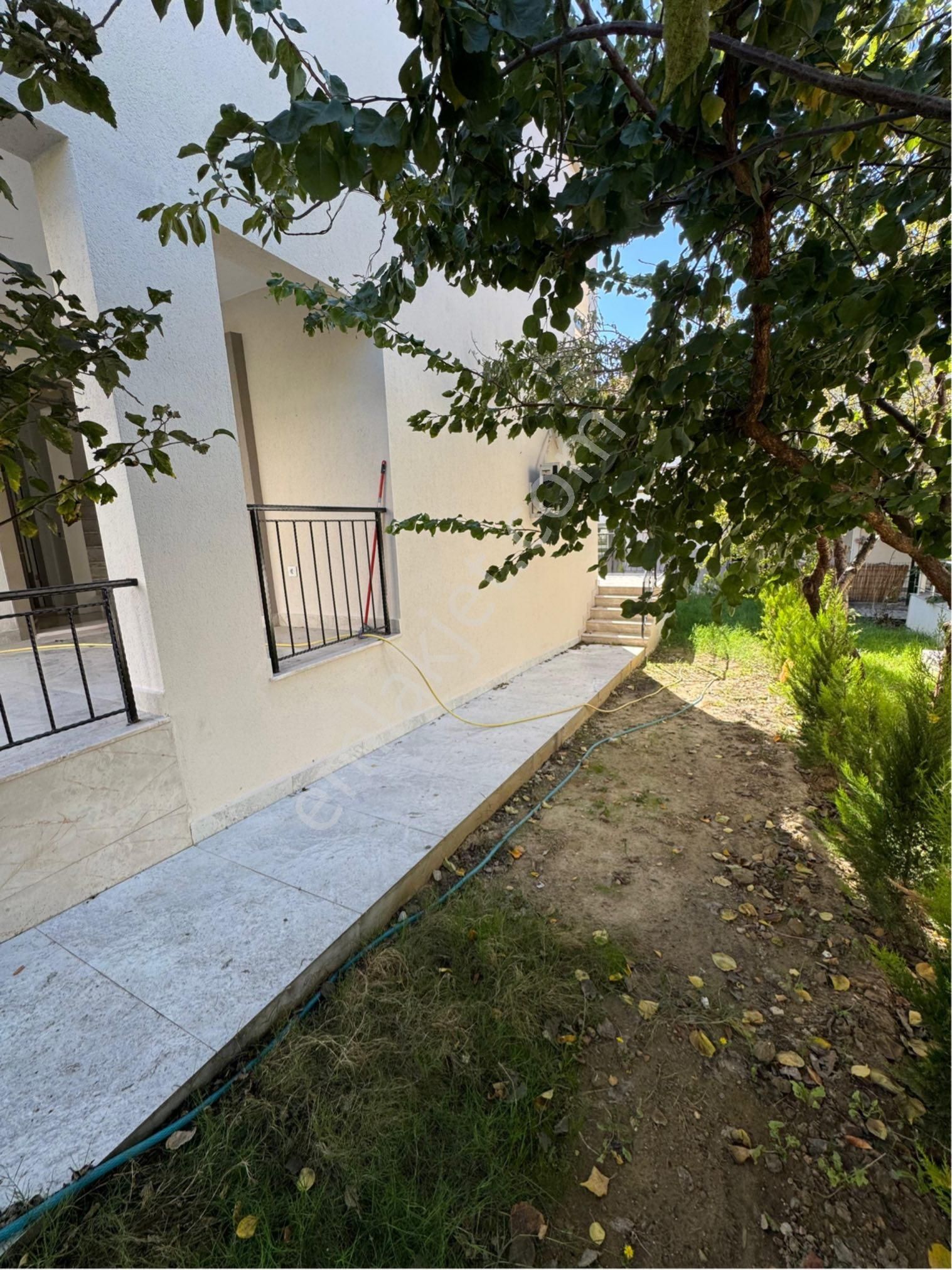 Kuşadası Kadınlar Denizinde Geniş Bahçeli Masrafsız 3+1 Satılık Fırsat Villa - Görsel 29