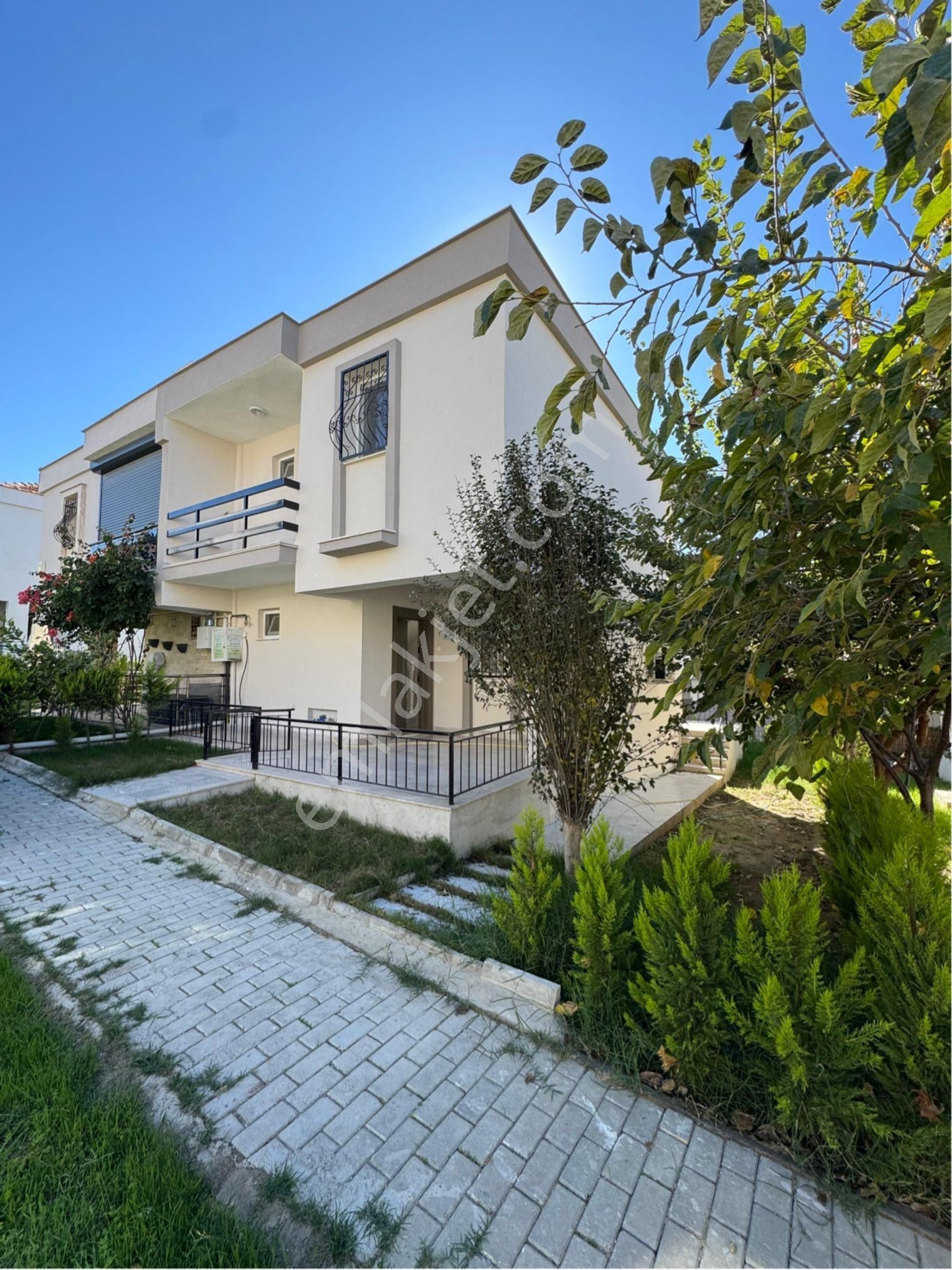 Kuşadası Kadınlar Denizinde Geniş Bahçeli Masrafsız 3+1 Satılık Fırsat Villa - Görsel 15