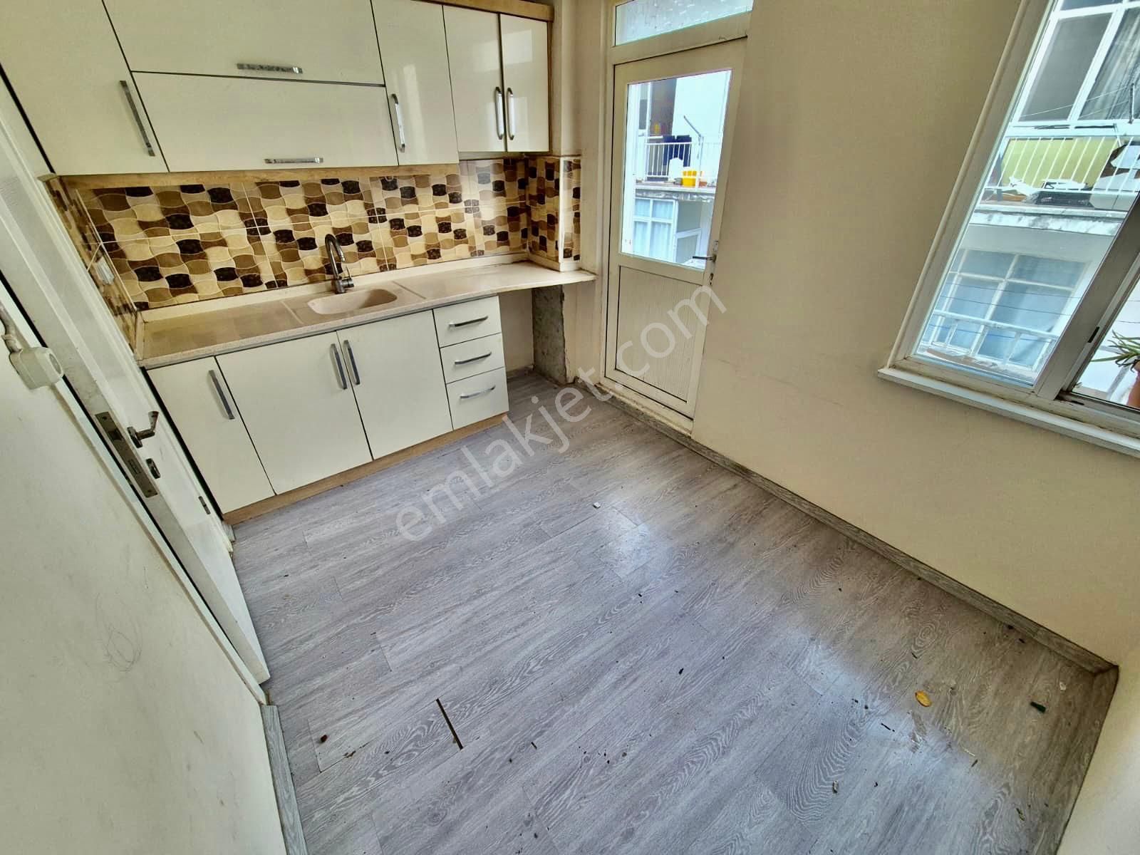 ▓karabuluttan▓akçay'da Kordona Yürüme Mesafesinde Fırsat 2+1 Satılık Daire