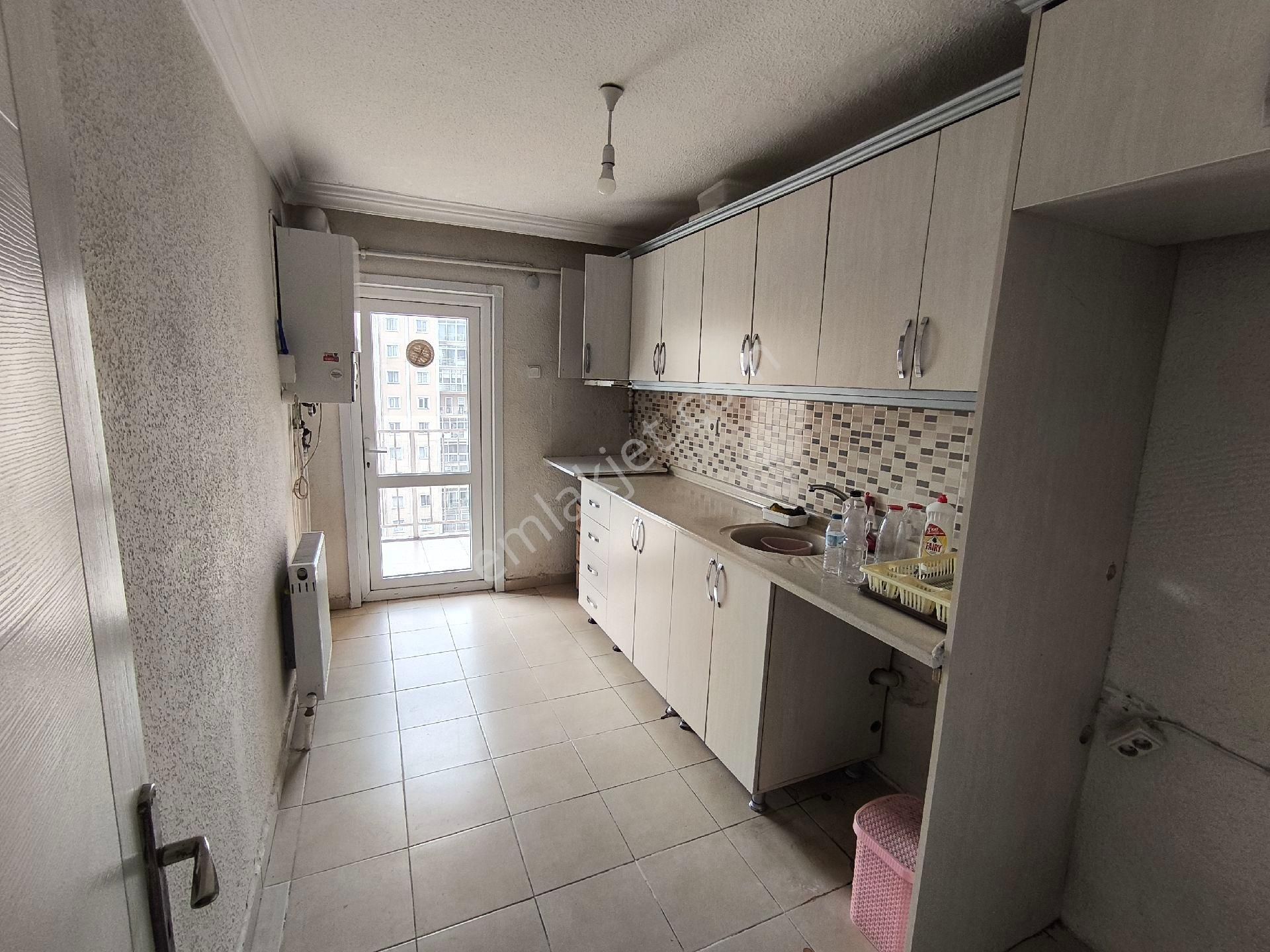 Beylikdüzü Büyükşehir Mahallesinde 3+1 Kiralık Daire - Görsel 11